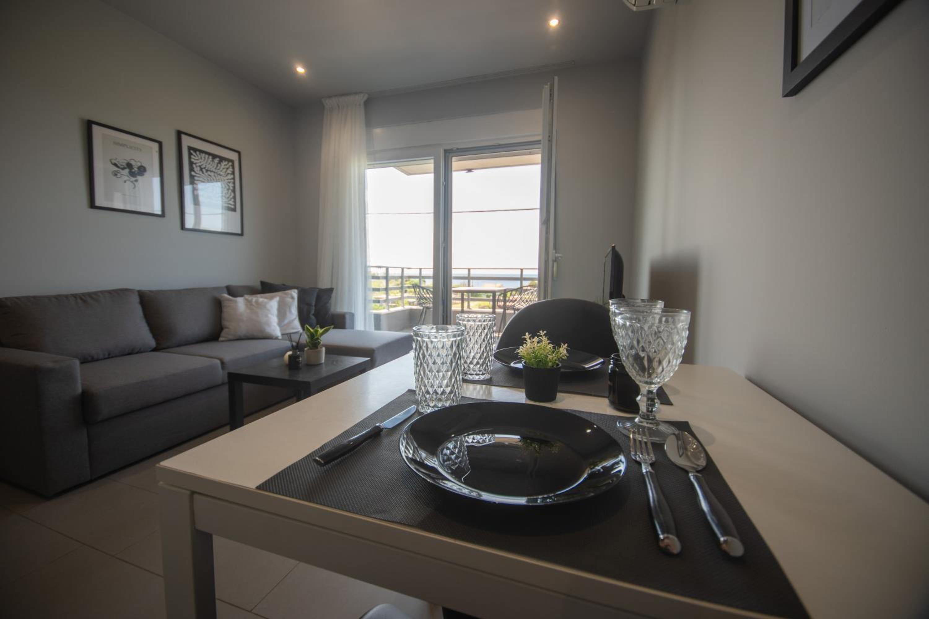 One-Bedroom Apartment with Balcony and Sea View photo 1