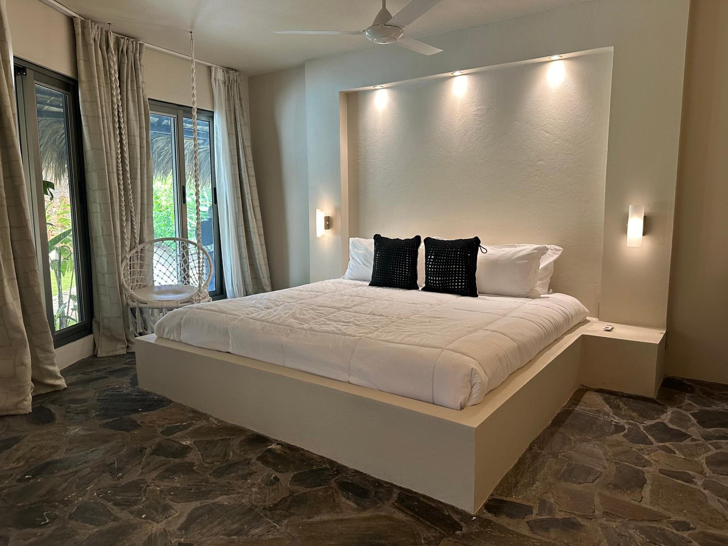 King-Zimmer mit Poolblick