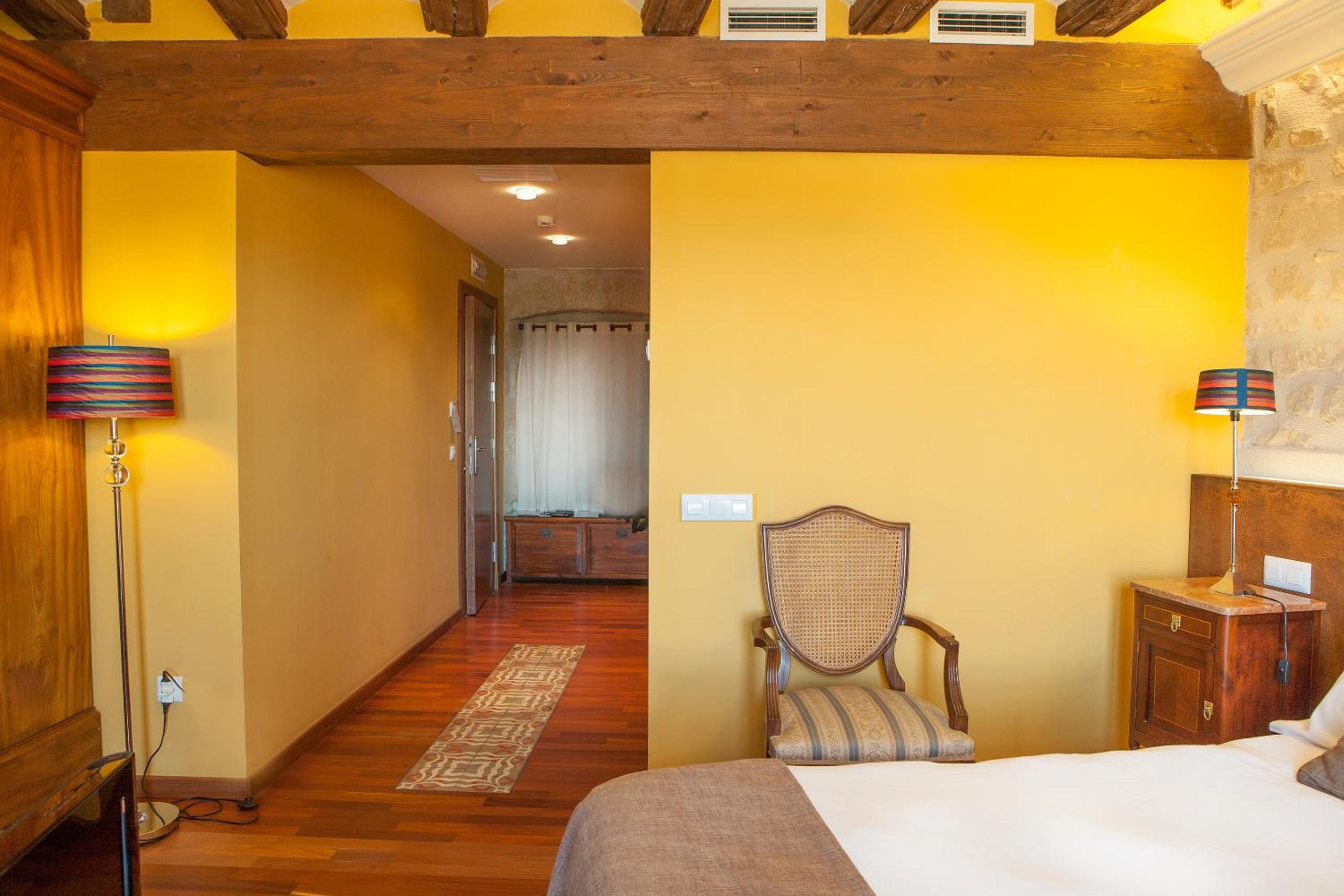 Suite - Photo 9