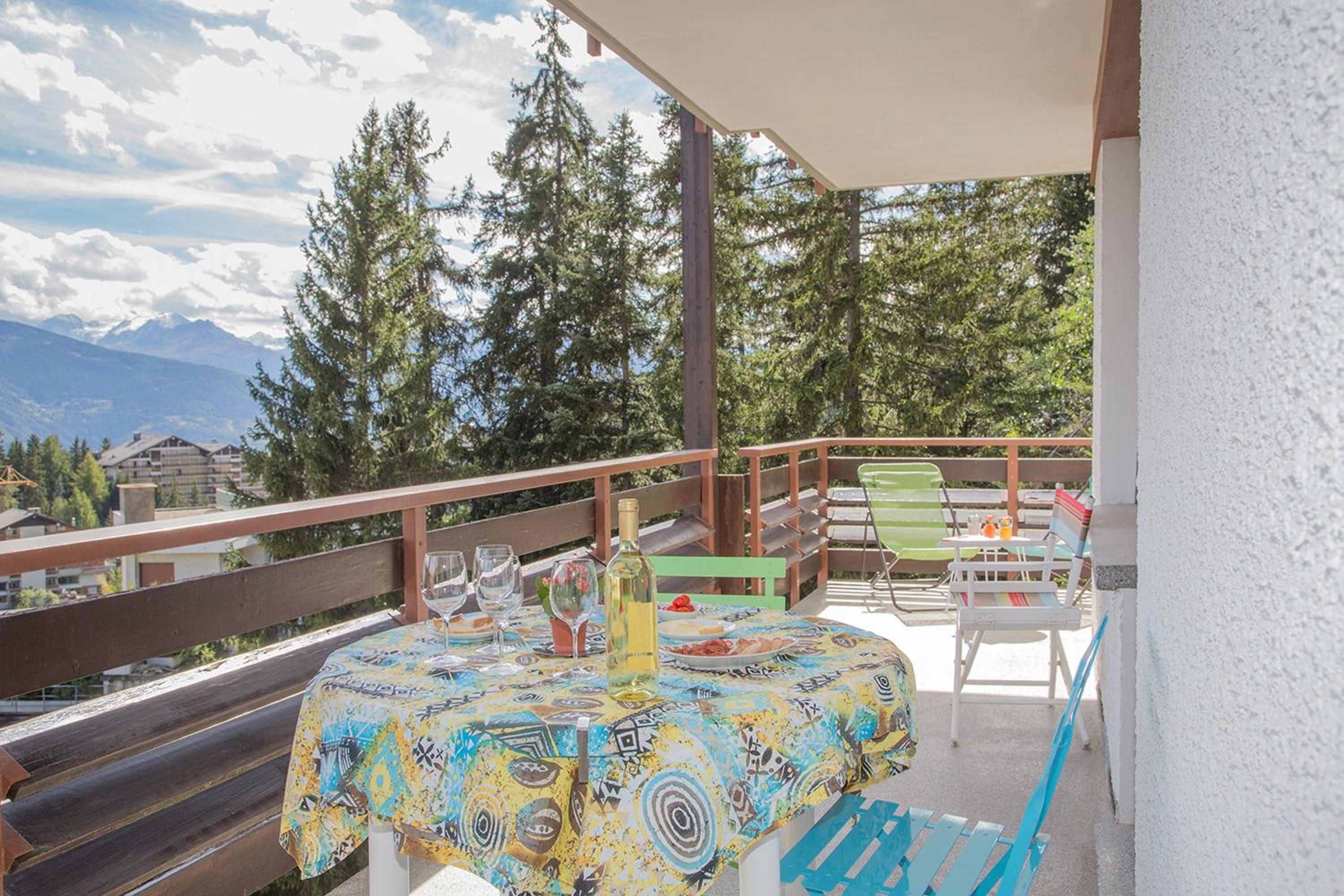 Apartment with Balcony photo 3
