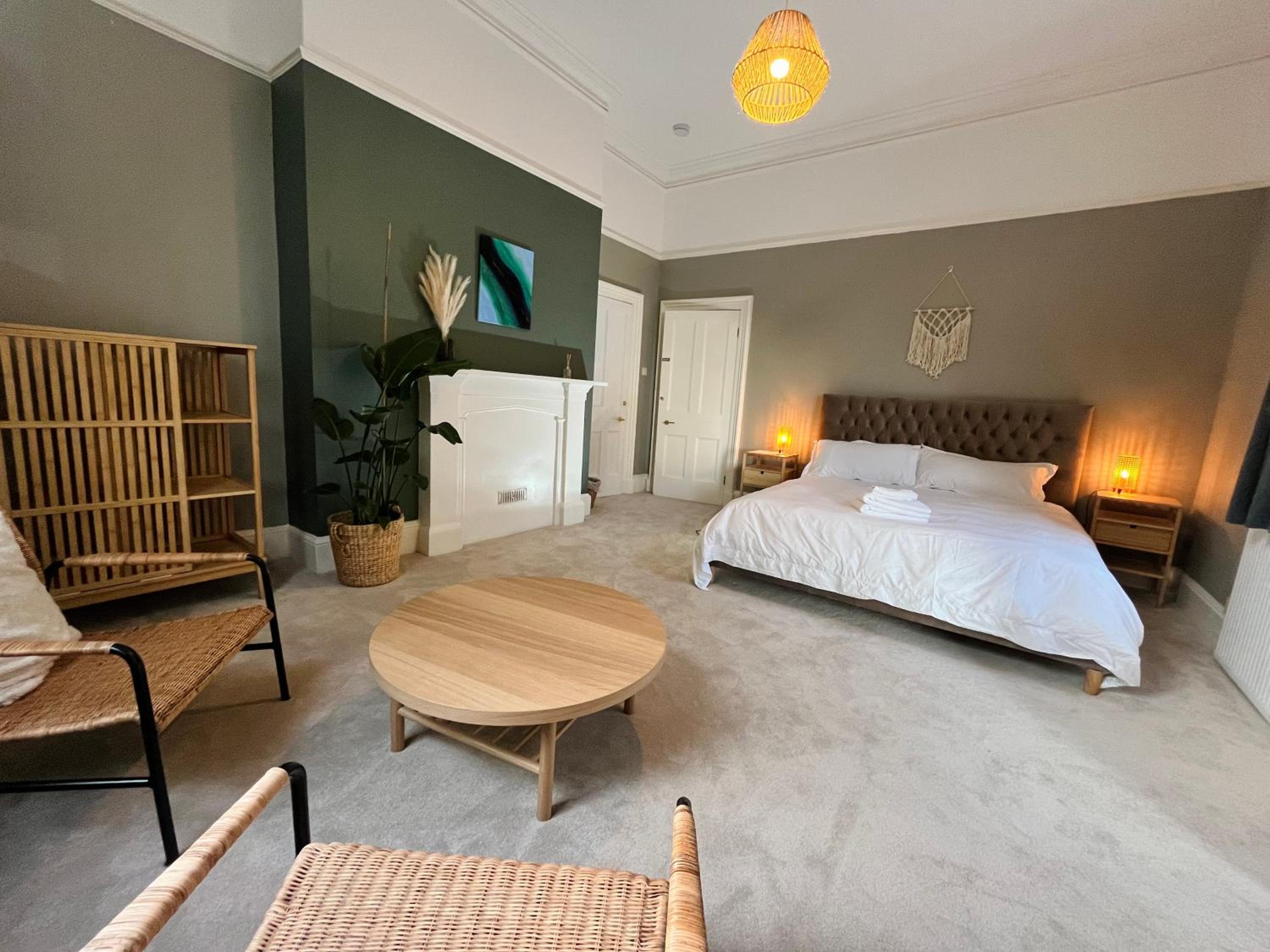 Deluxe King Suite photo 2