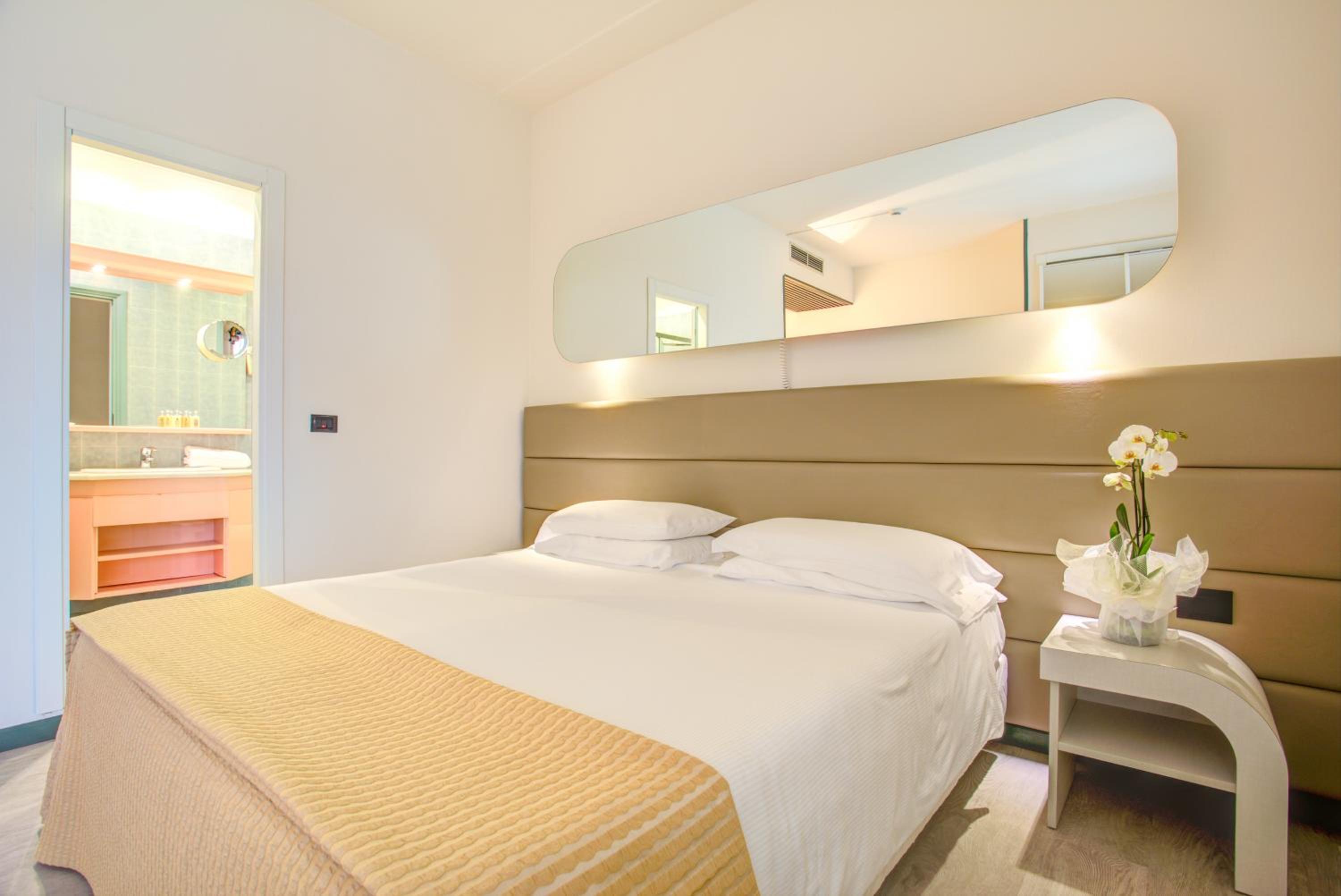 Classic Double or Twin Room - Photo 5