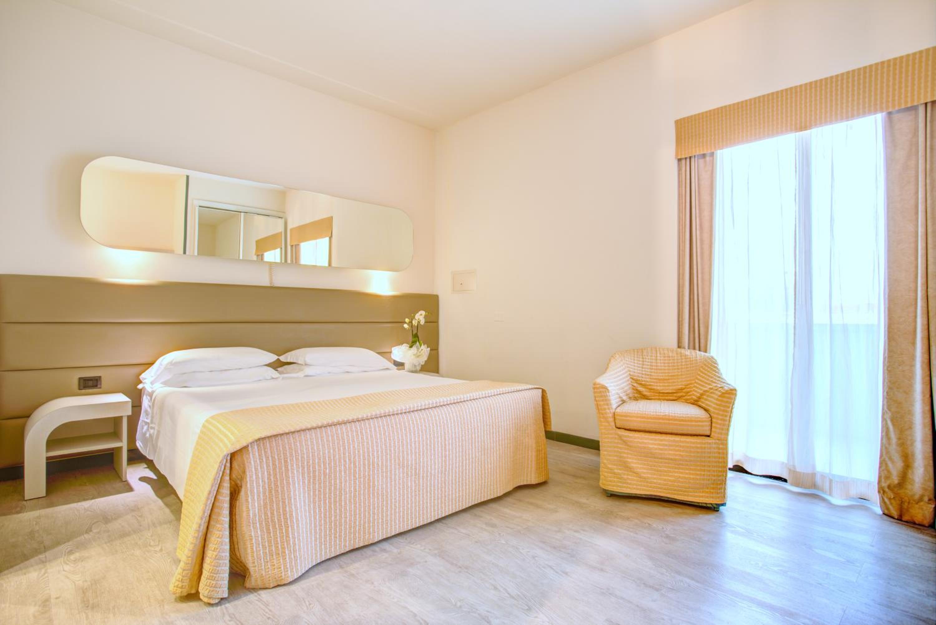 Classic Double or Twin Room - Photo 4