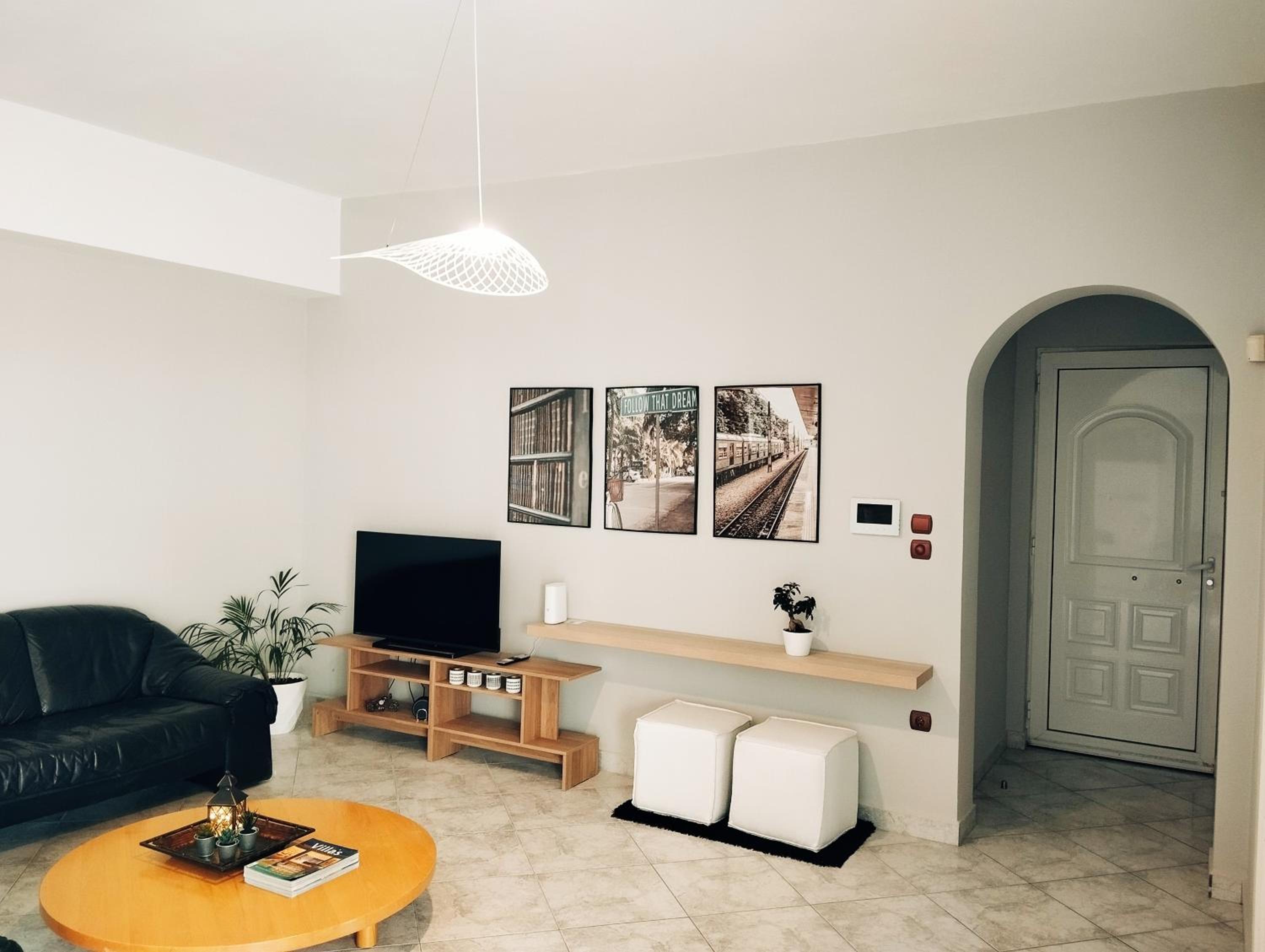 Three-Bedroom Apartment with Balcony photo 1
