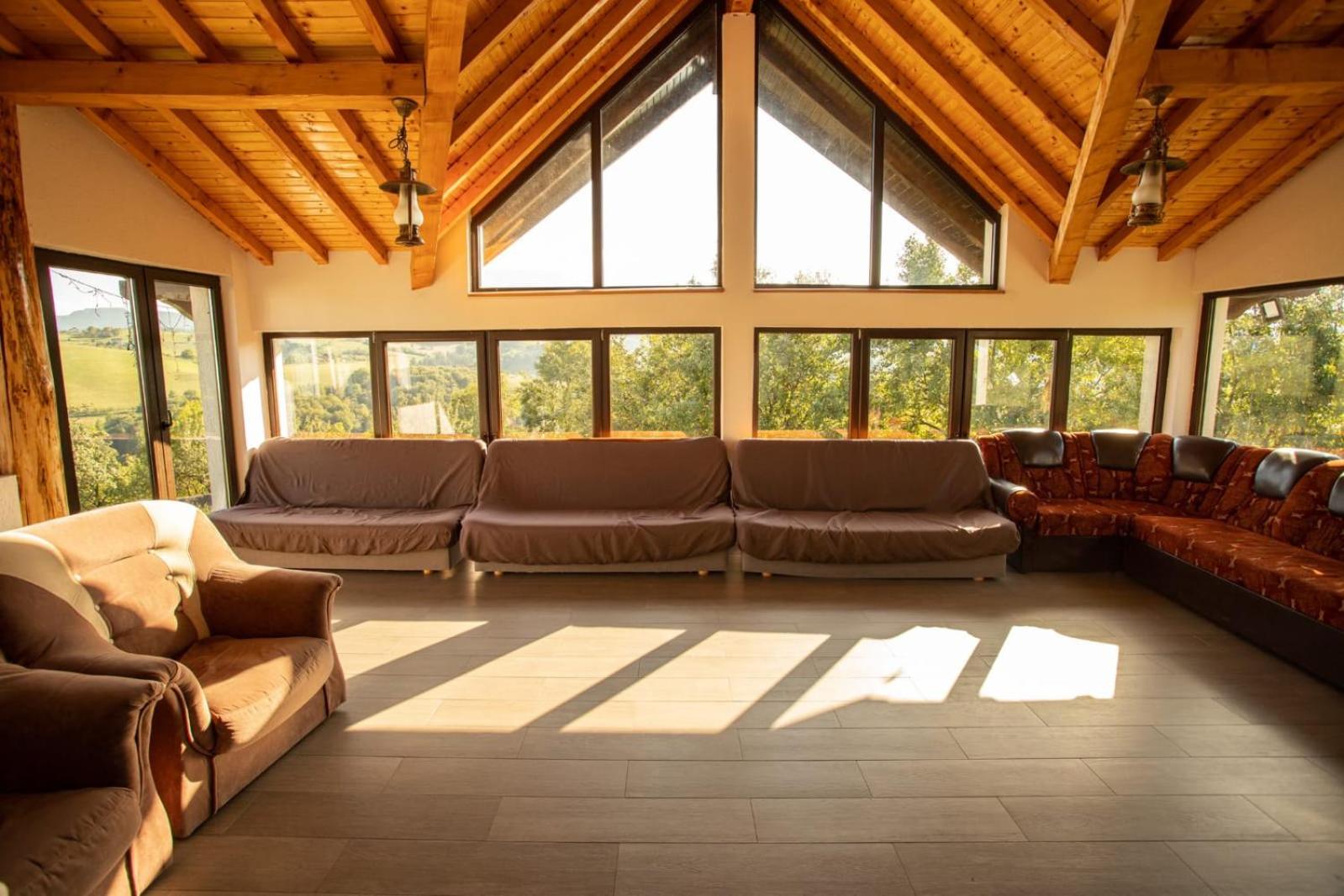 Five-Bedroom House photo 1