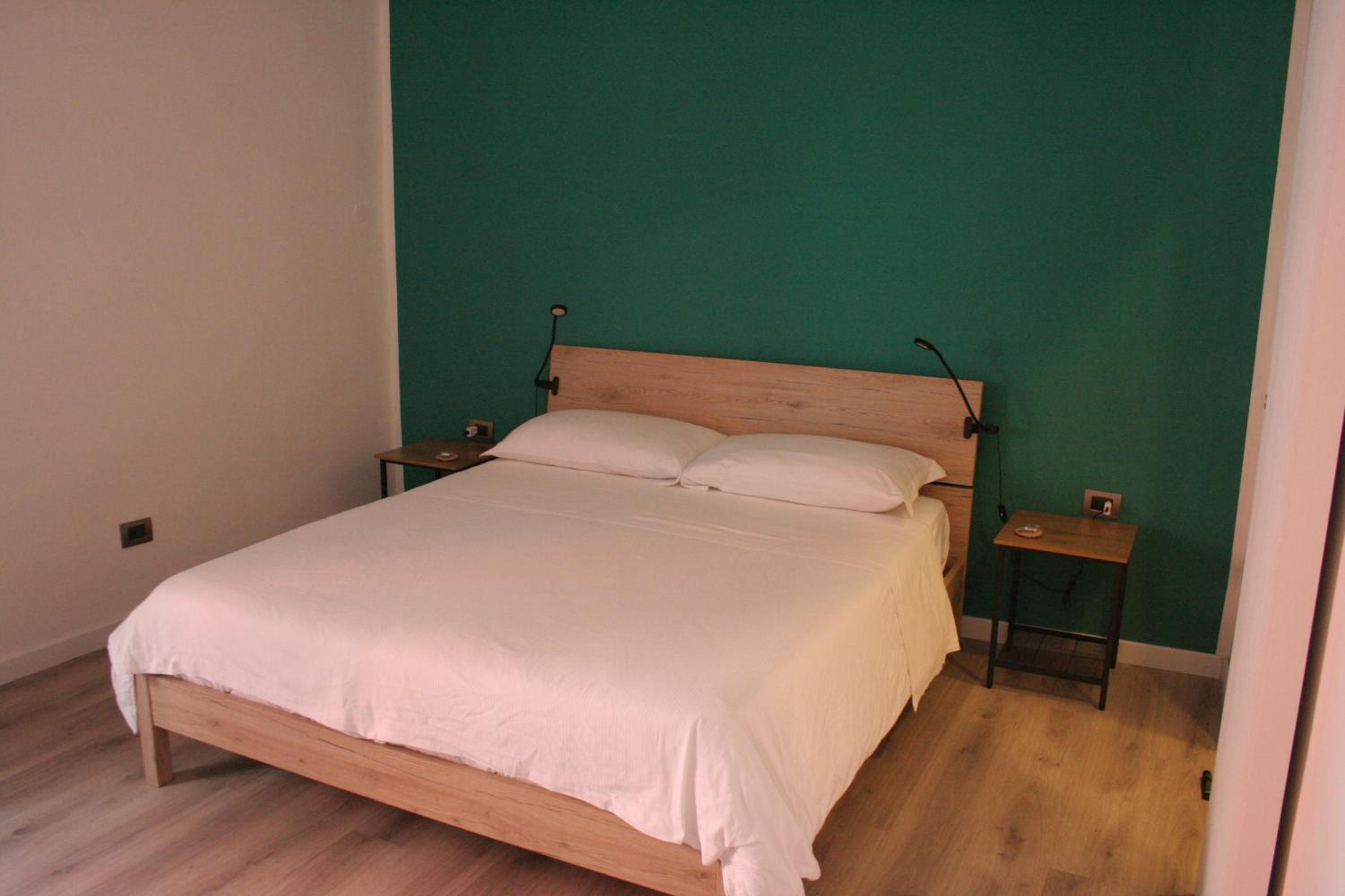 Deluxe Room (2 Adults + 1 Child)