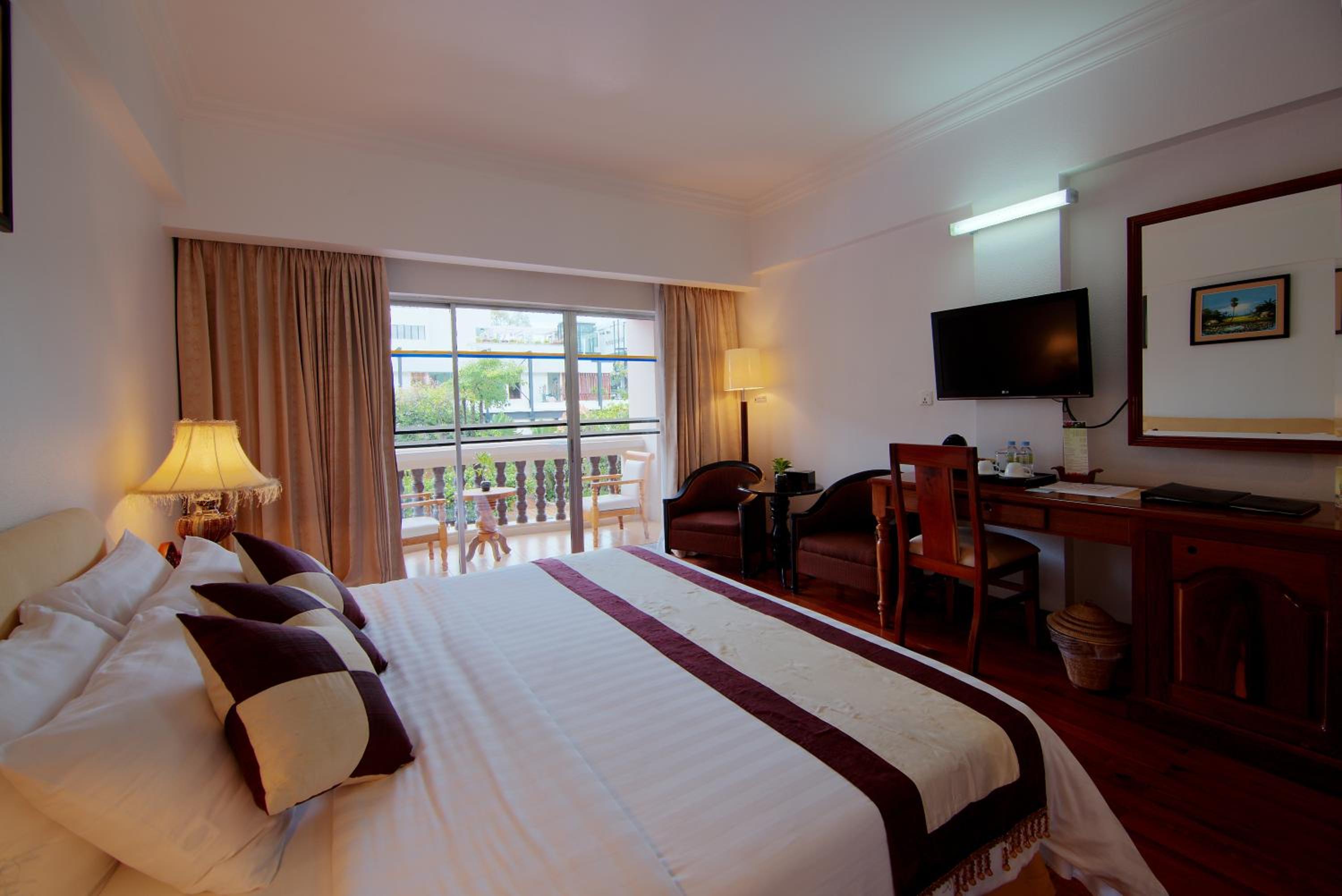Deluxe Double Pool View Room - Photo 3