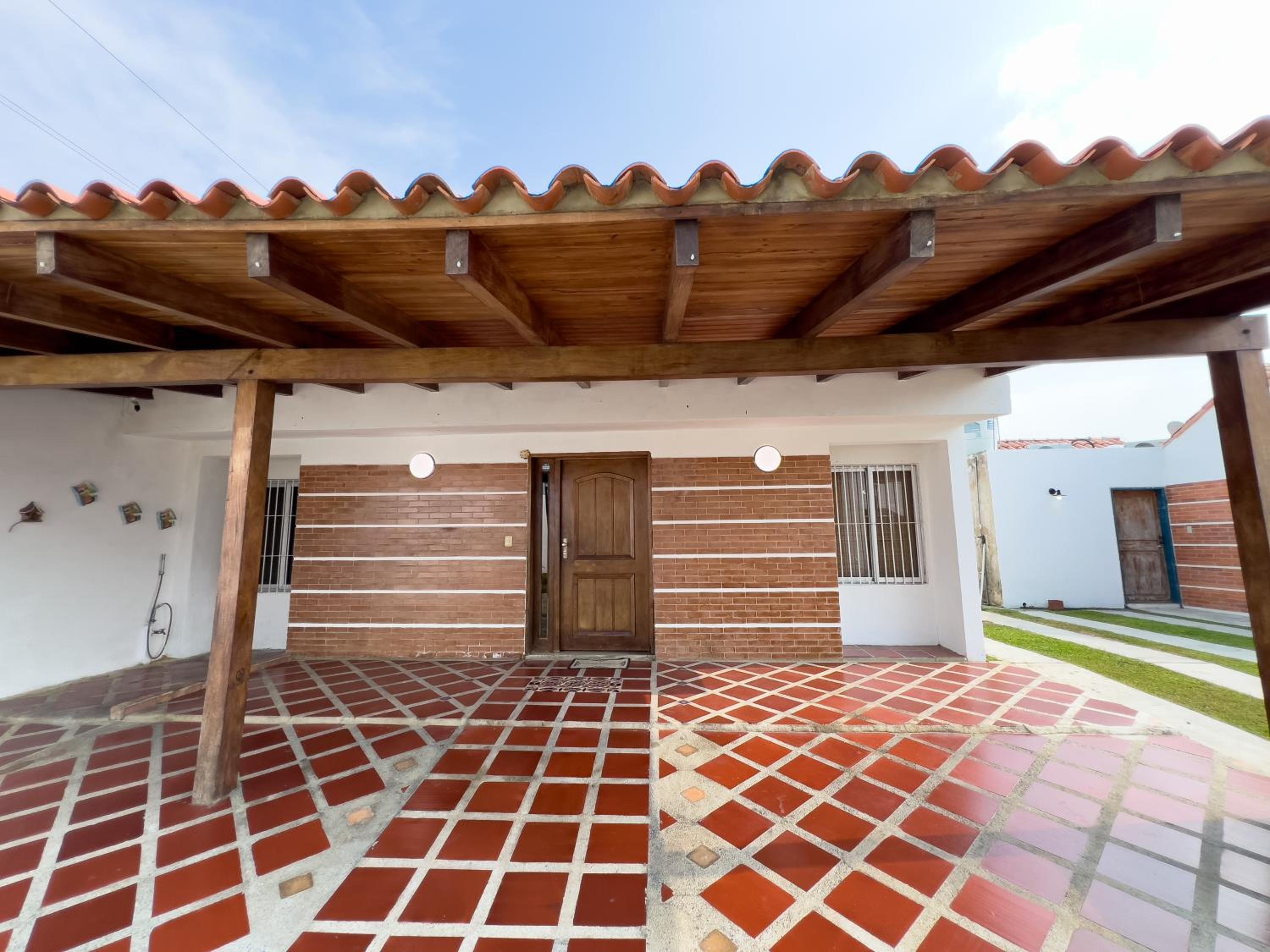 Three-Bedroom House photo 2