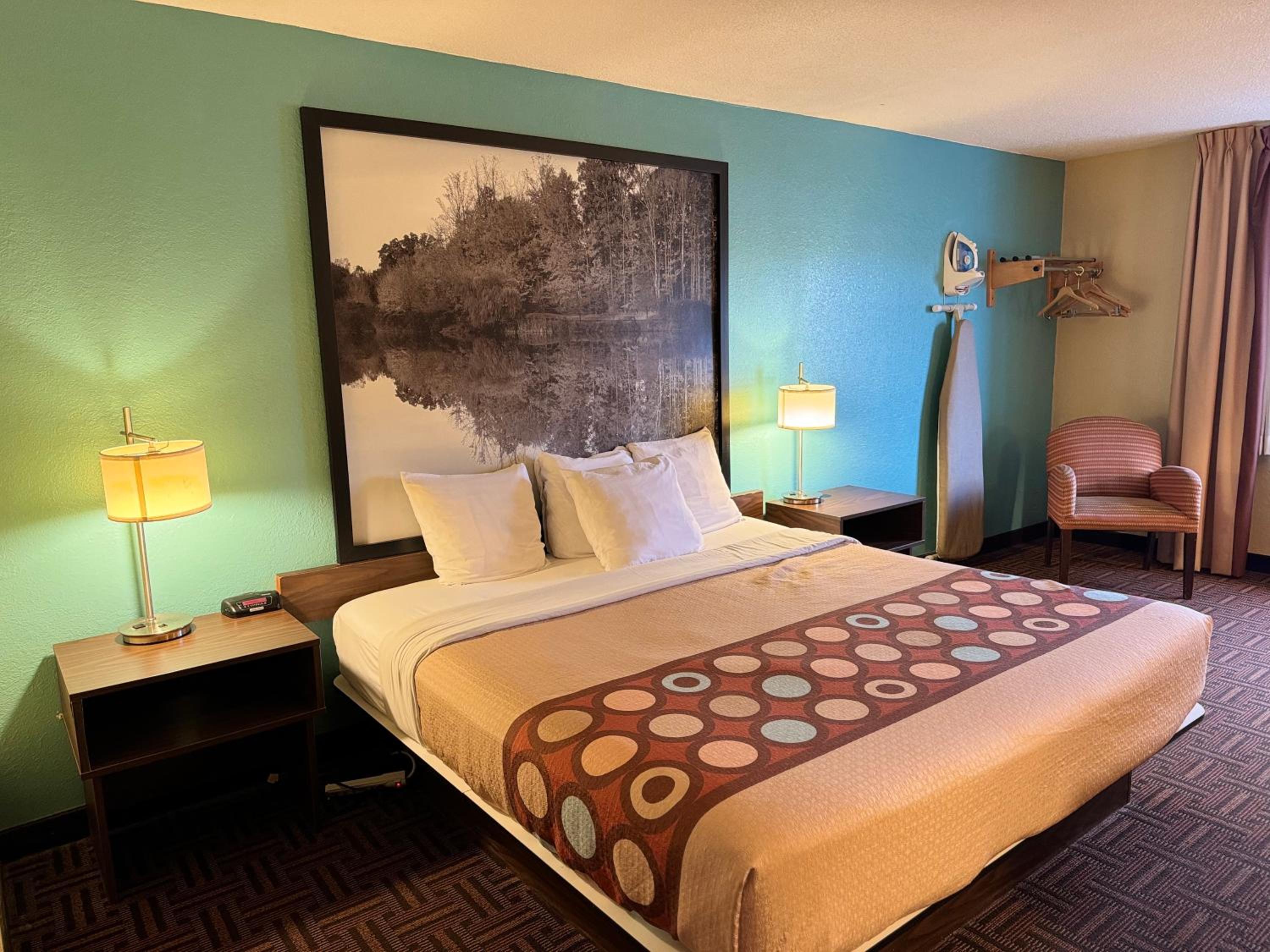King Room- Non-Smoking - Photo 4