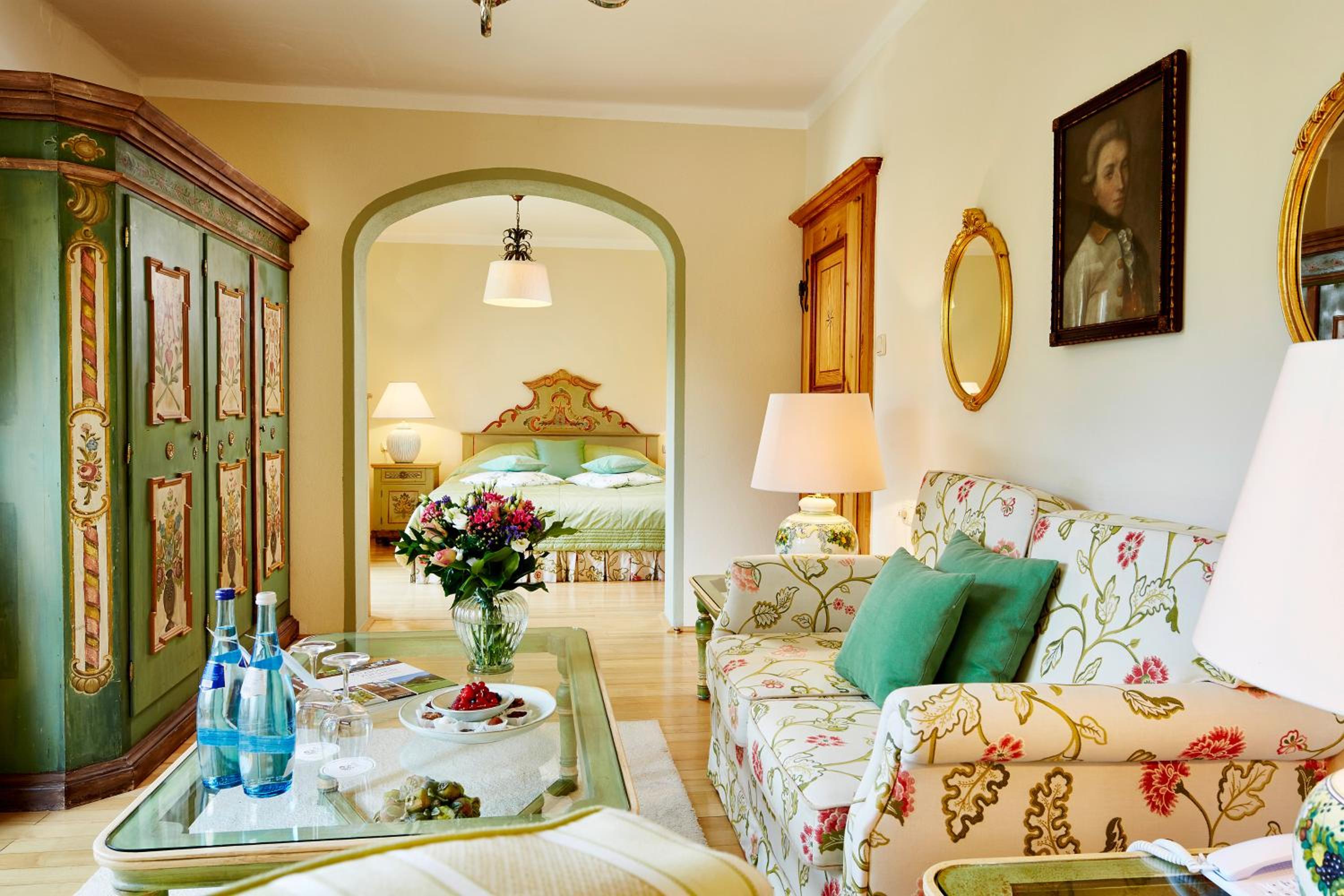 Senior Suite - Photo 4