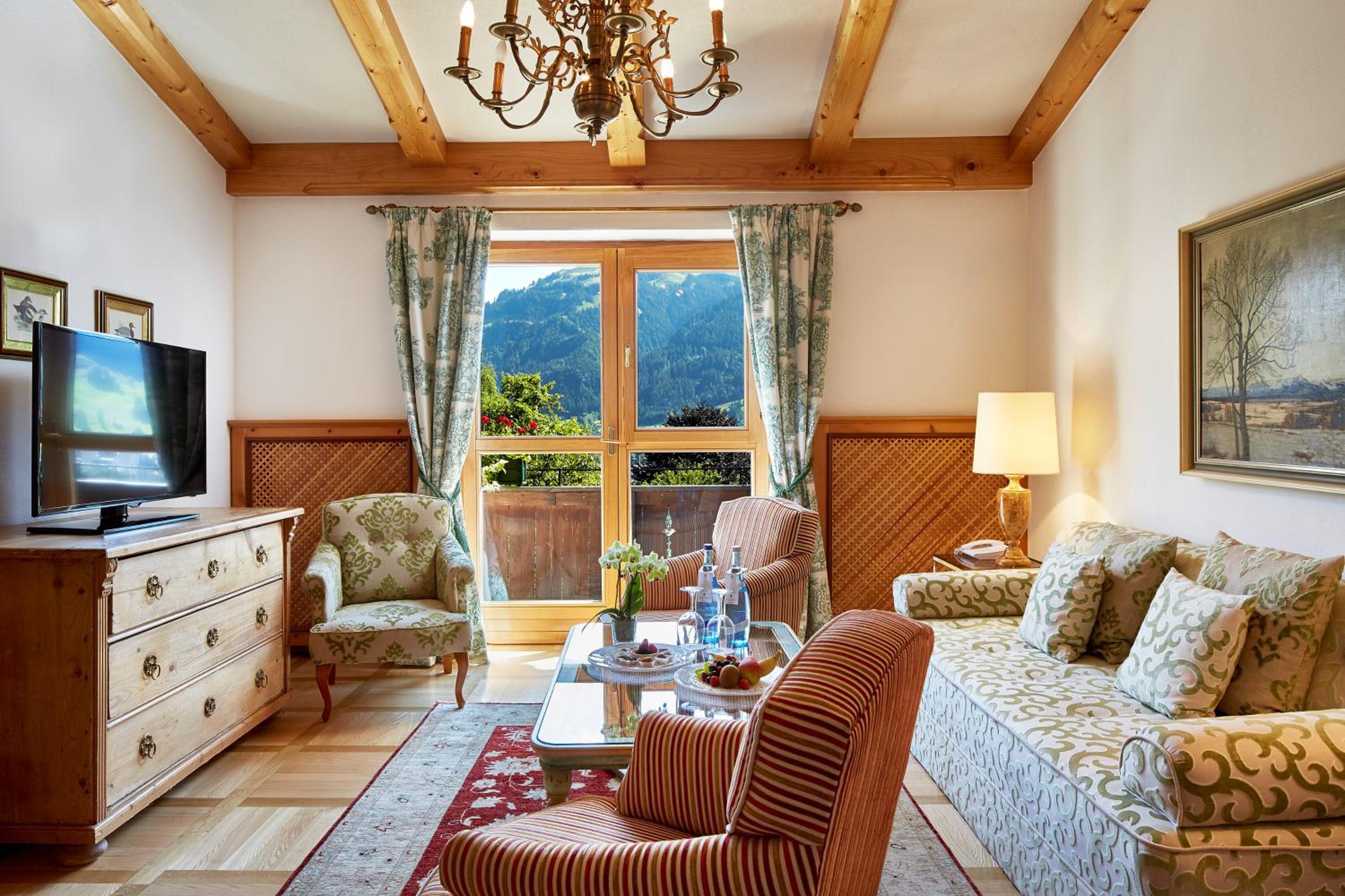 Senior Suite - Photo 5