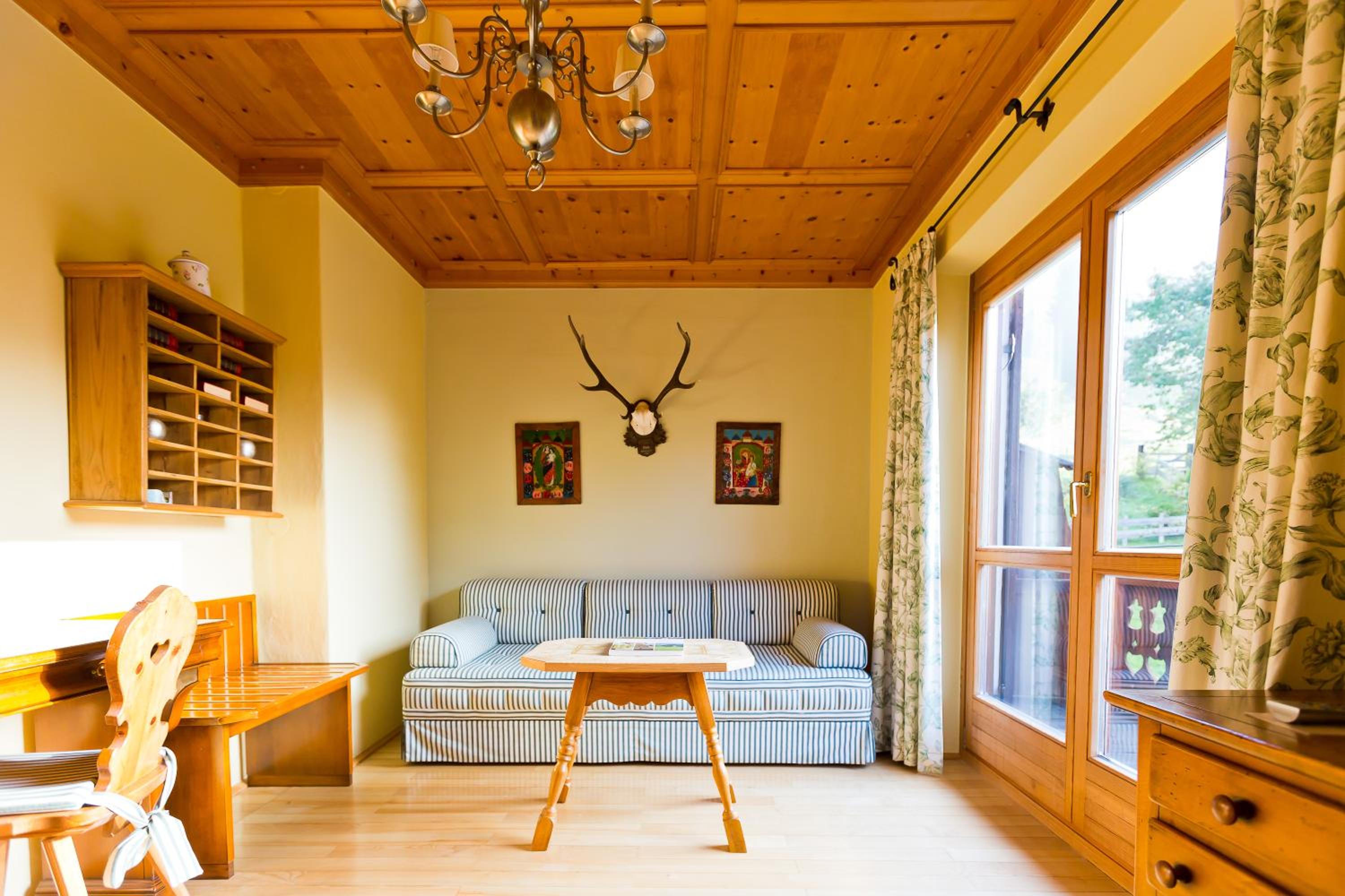 Senior Suite - Photo 3