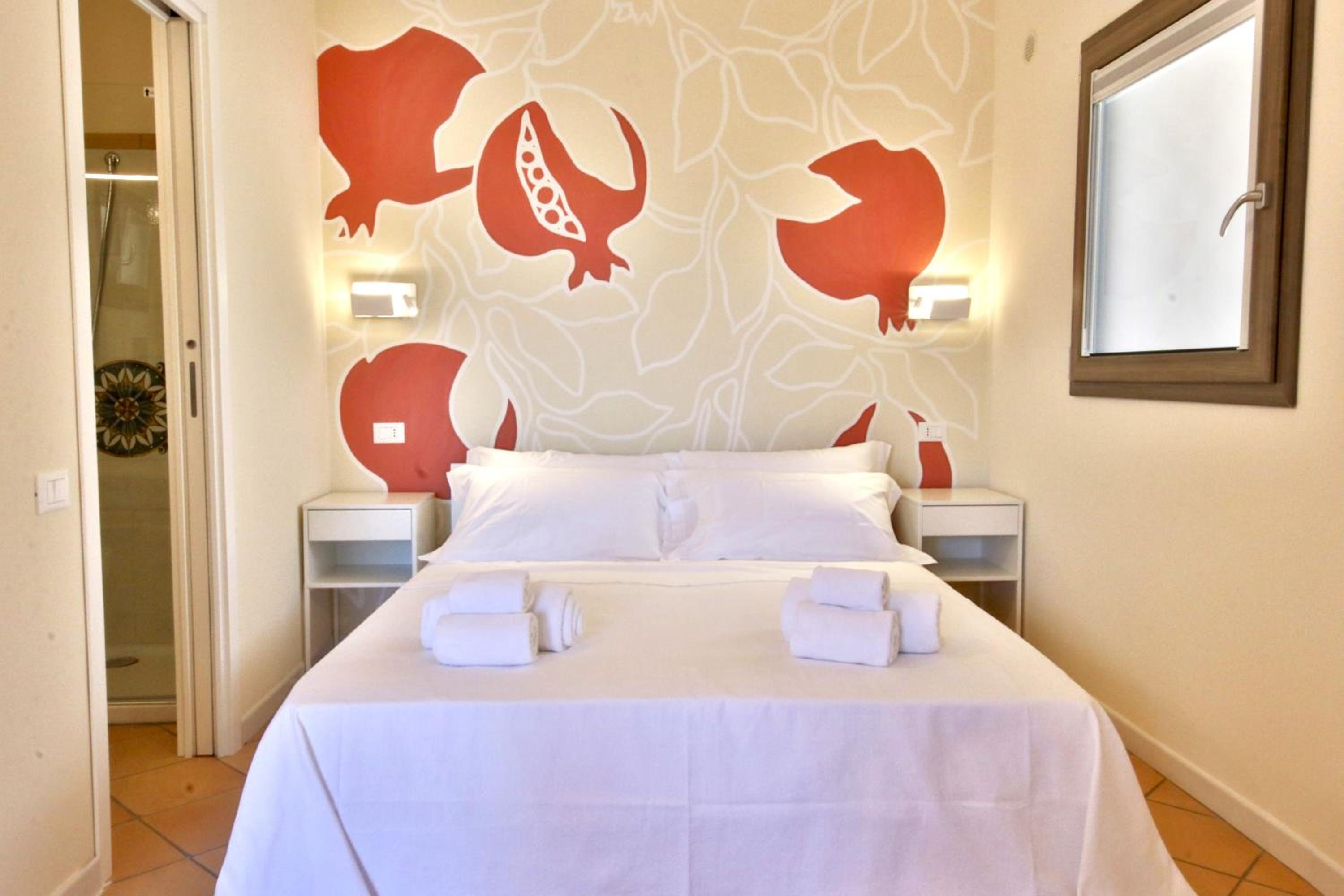 Deluxe Double Room with Side Sea View photo 3