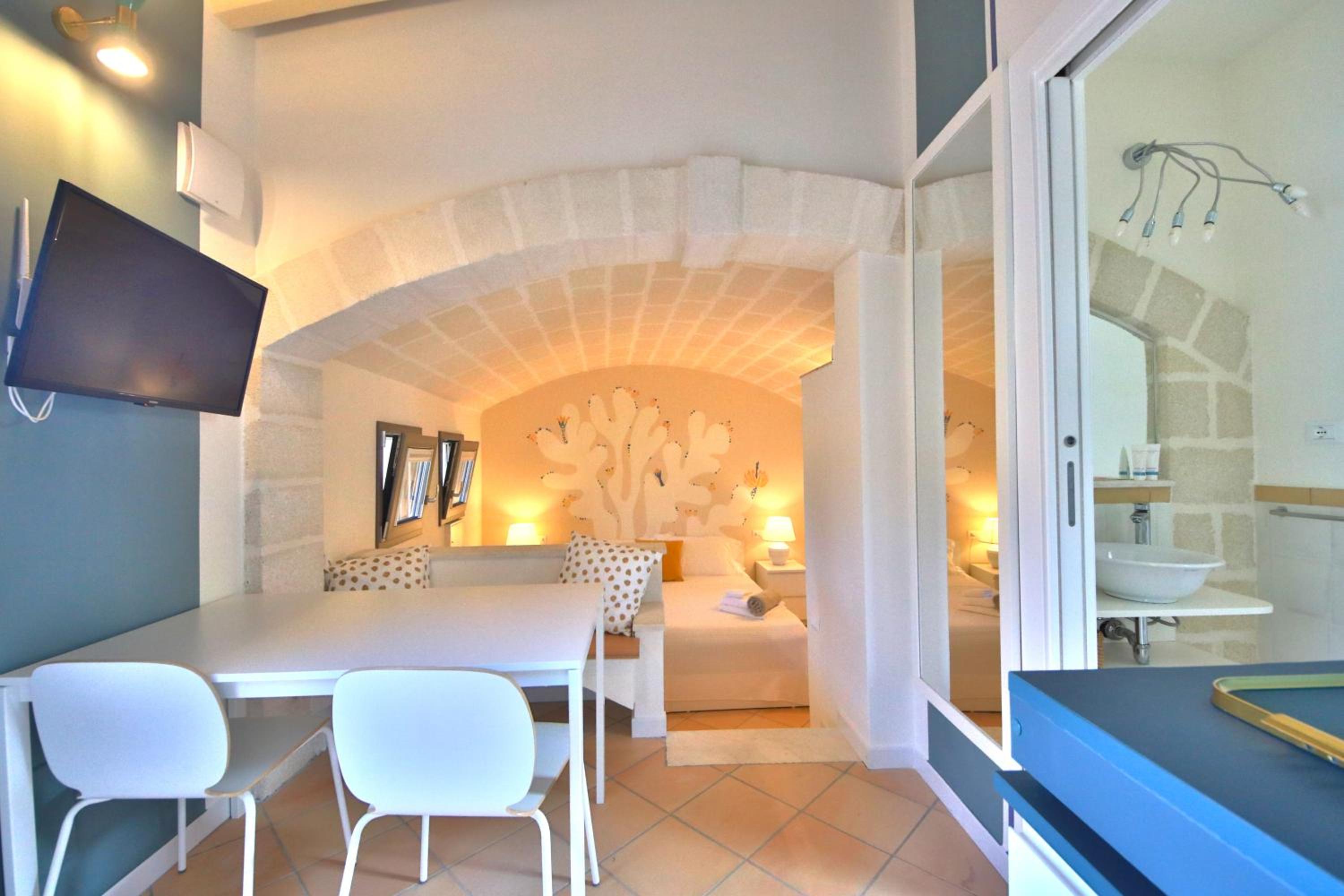 Deluxe Double Room with Sea View - Photo 5