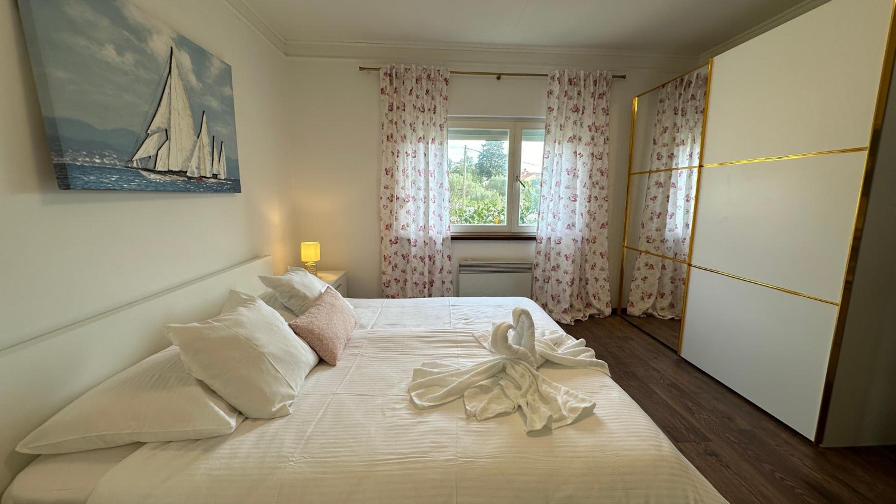 One-Bedroom Deluxe Apartment