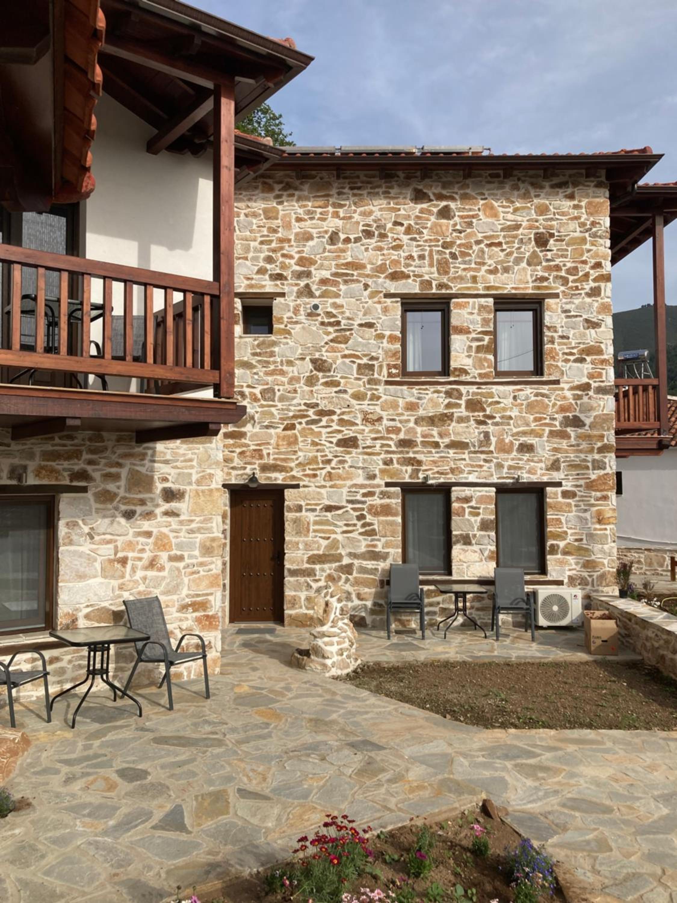Studio with Balcony photo 2