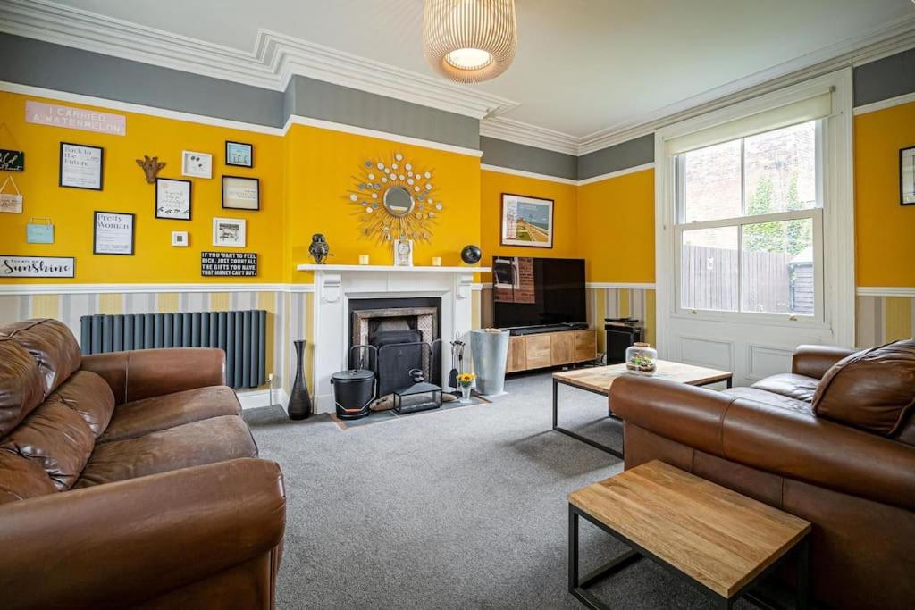 Three-Bedroom House photo 3