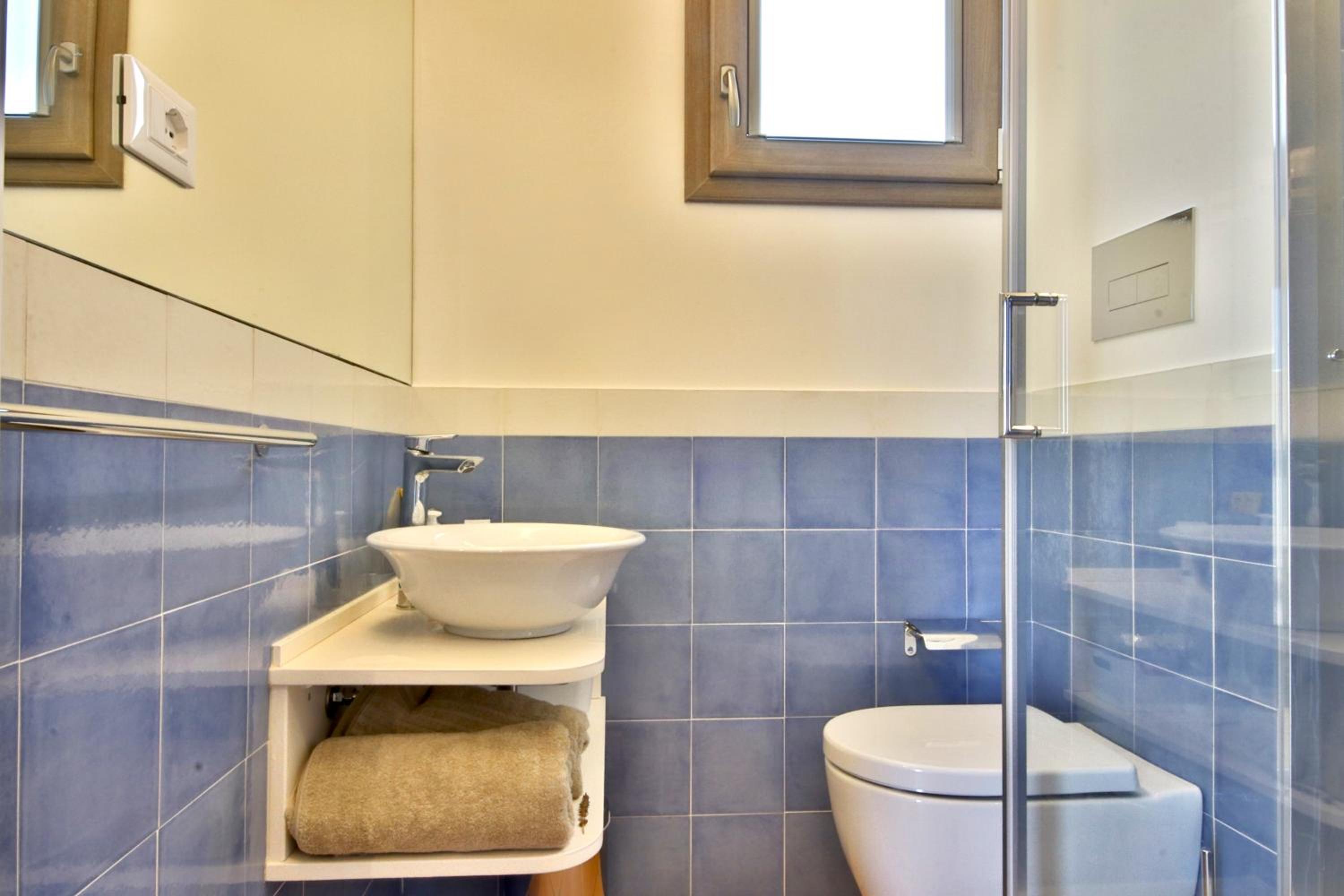 Suite with Spa Bath - Photo 4