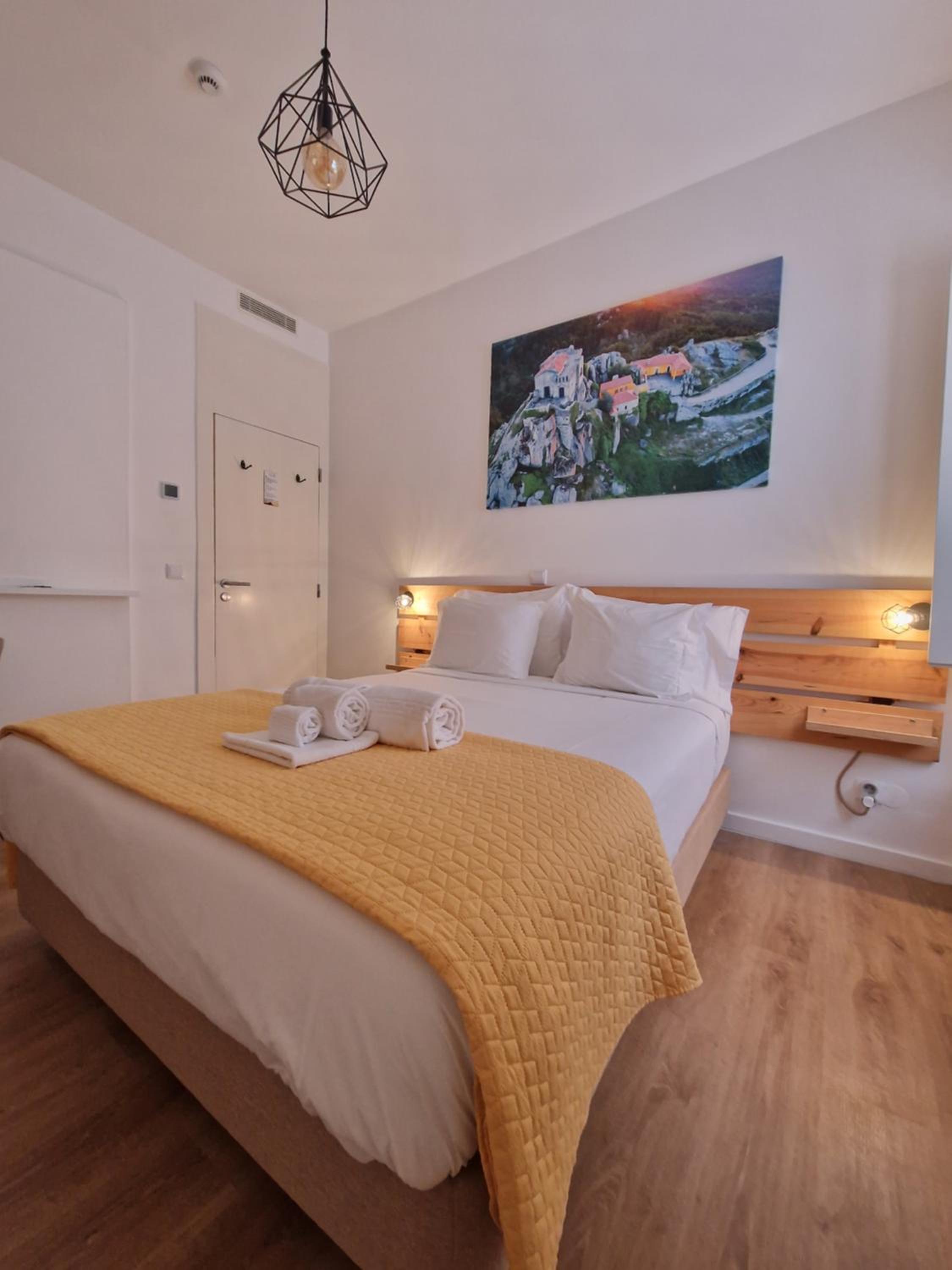 Double Room with Shared Bathroom photo 1