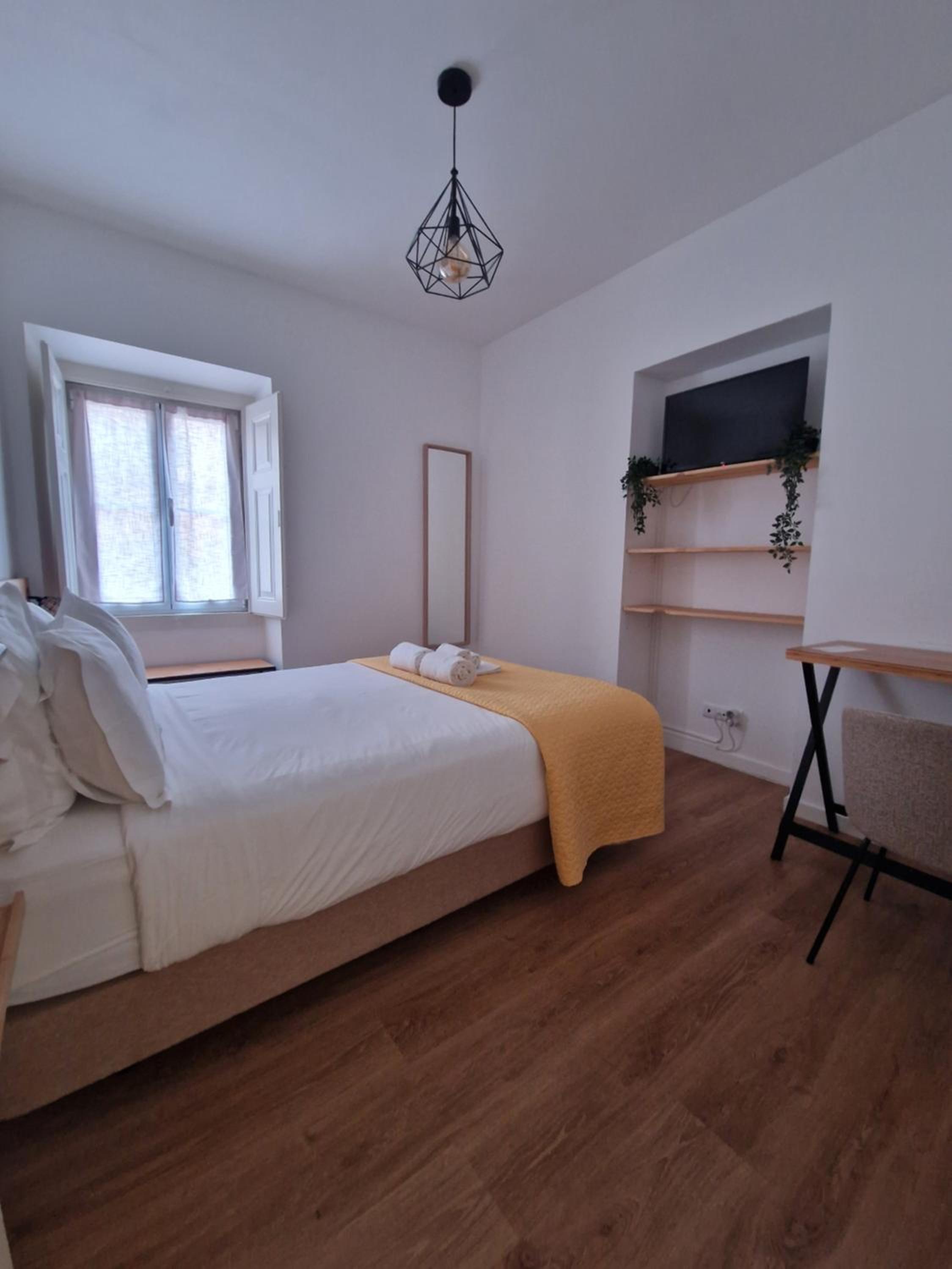 Double Room with Shared Bathroom photo 3