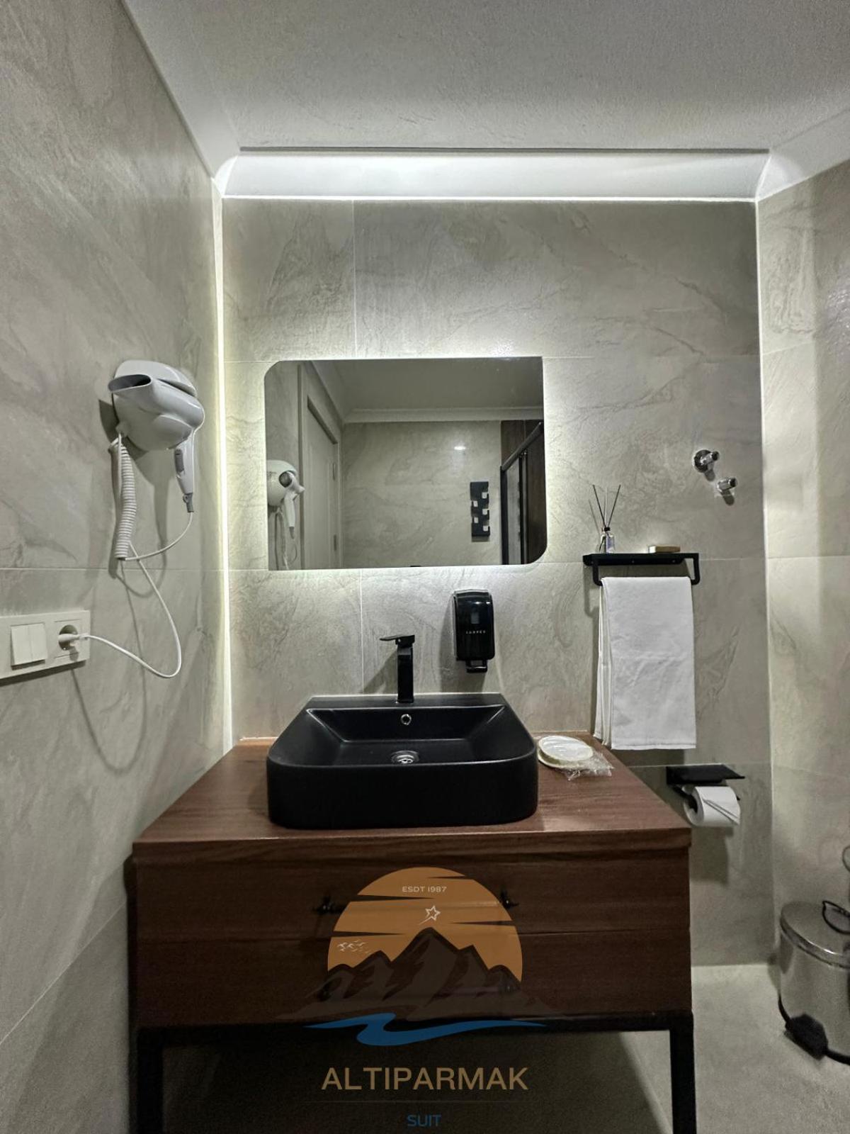 Large Double Room photo 2