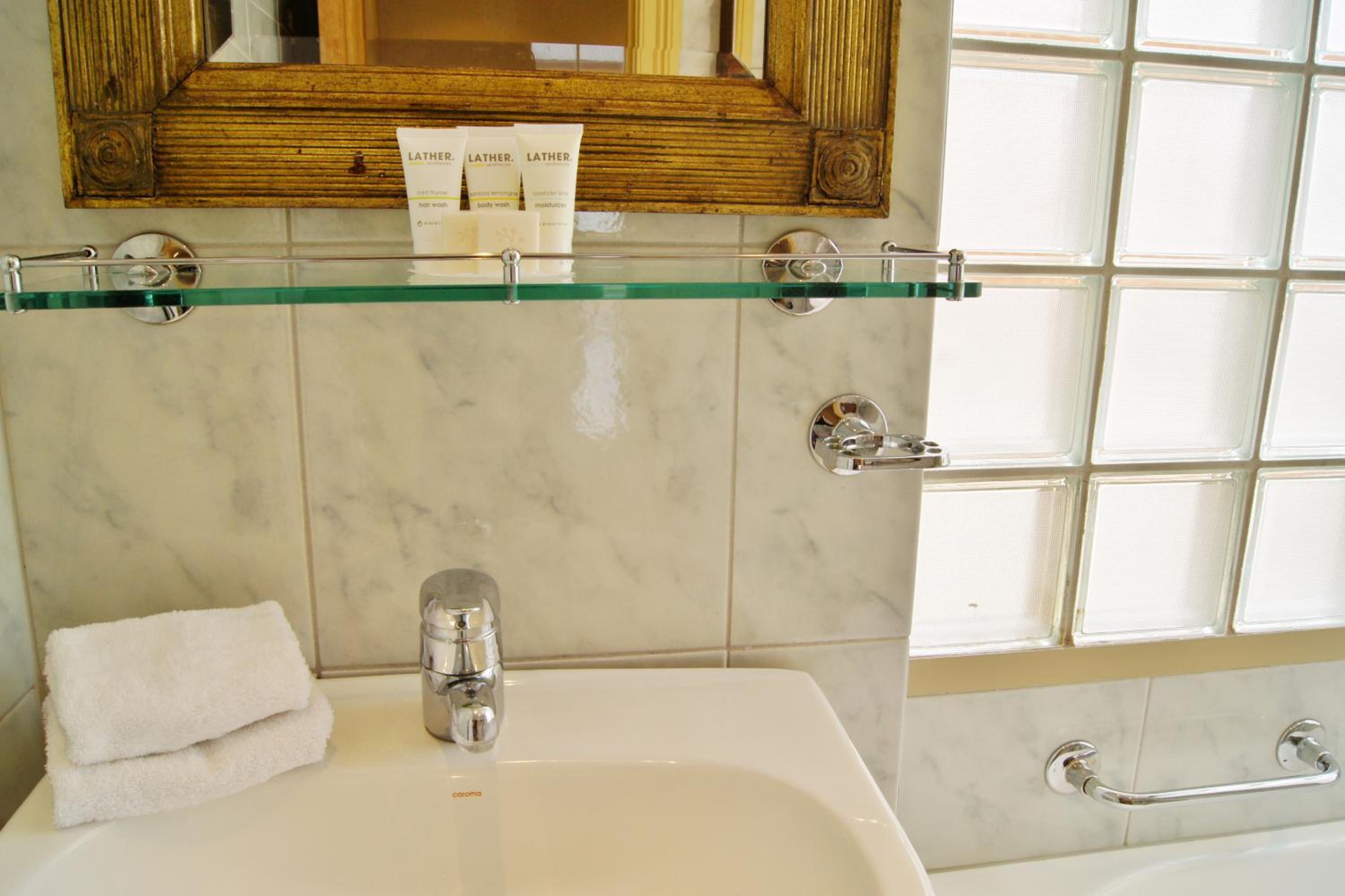 Two-Bedroom Penthouse Apartment - Residency with Spa Bath - Photo 12