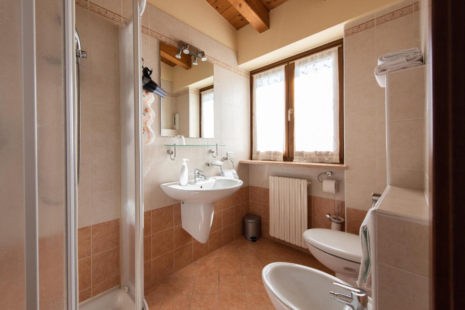 Double Room - Photo 8