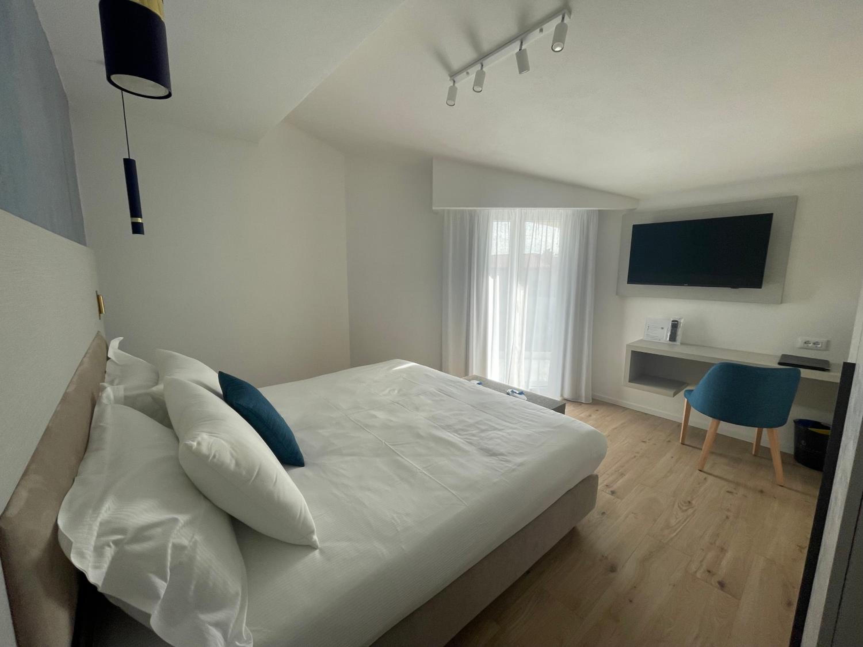 Deluxe Double or Twin Room with Balcony photo 2