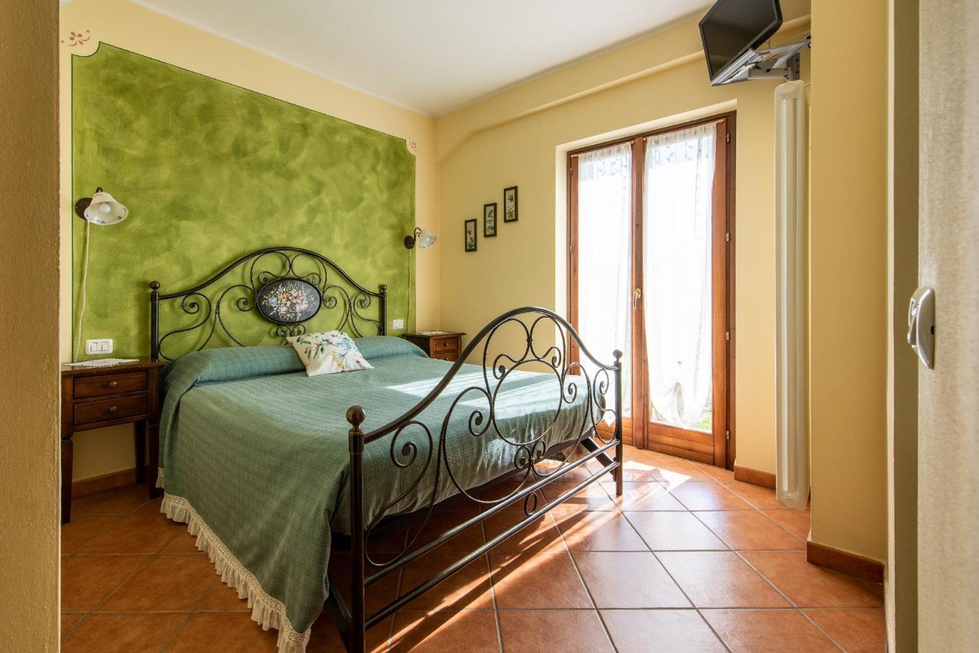 Double Room - Photo 6