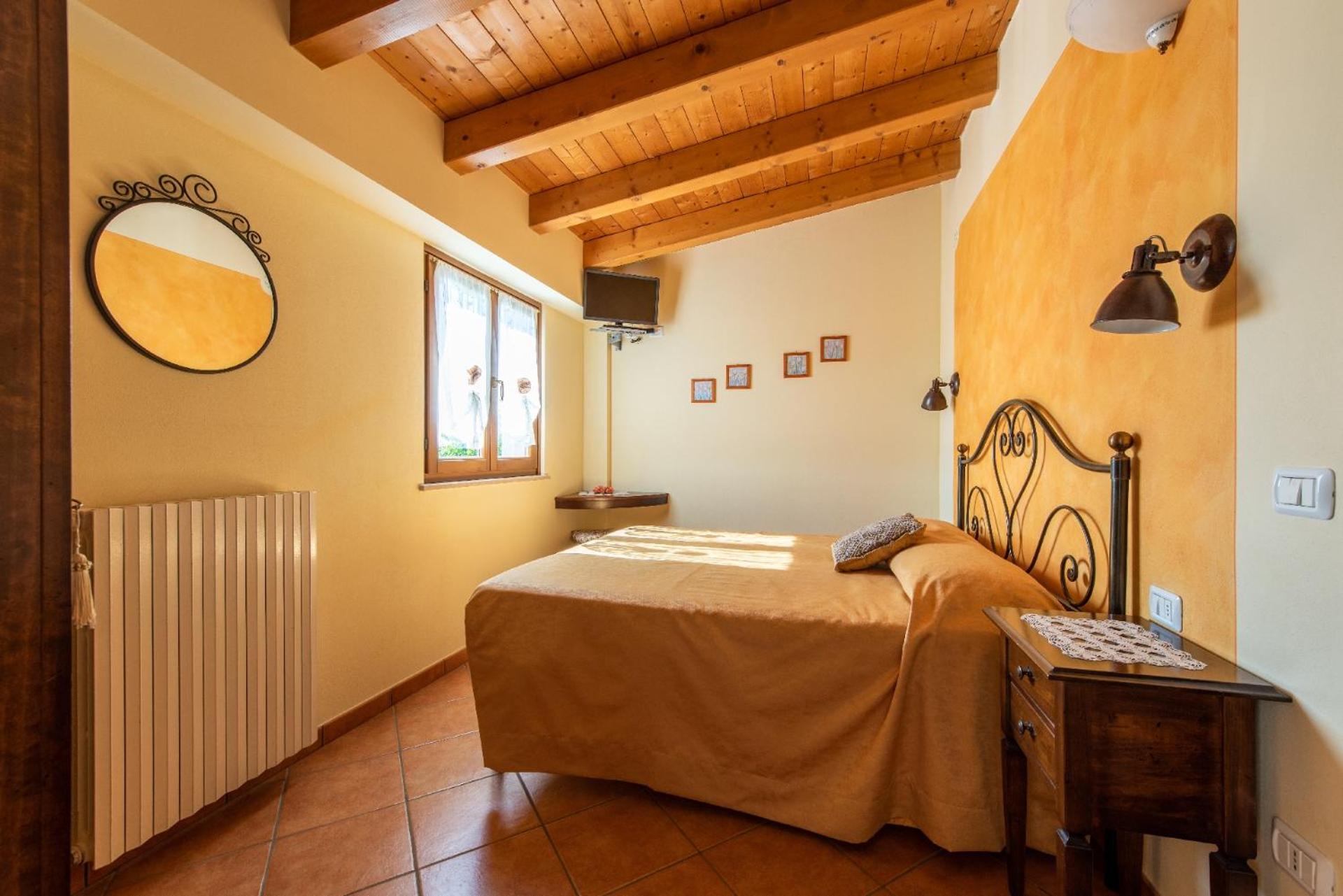 Double Room - Photo 7