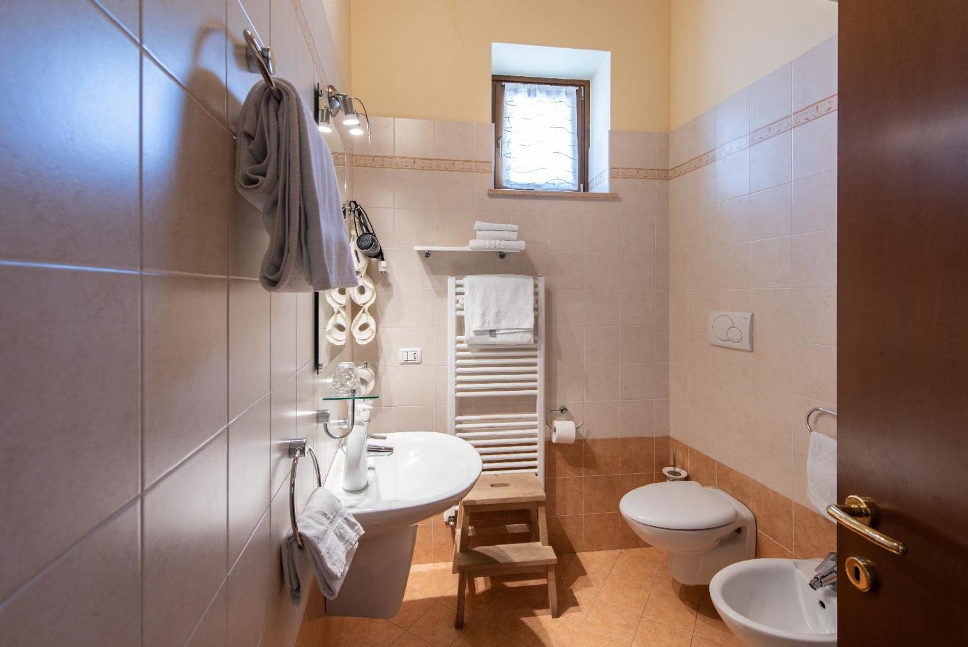 Double Room - Photo 9