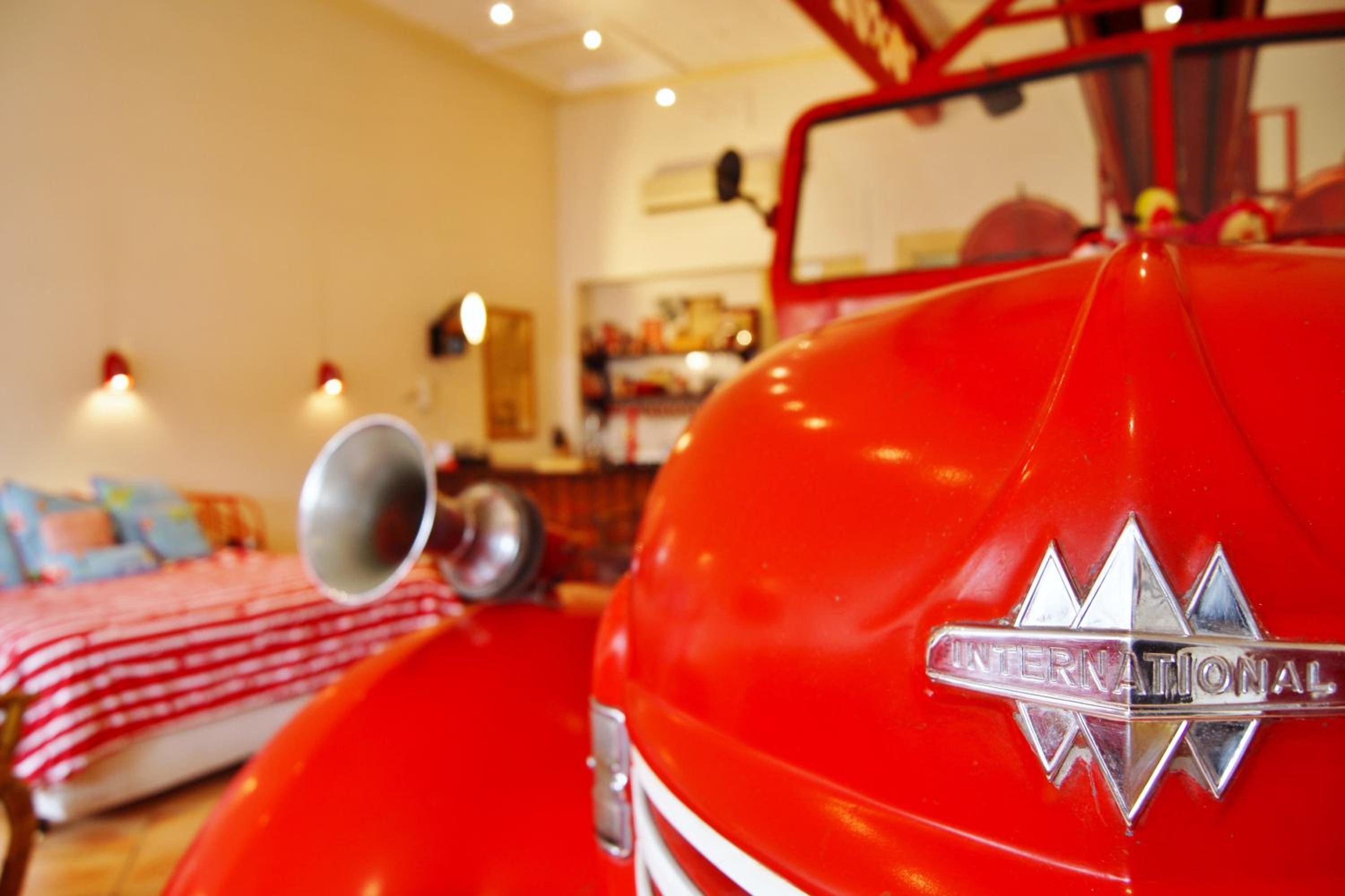 Fire Engine Spa Suite - Photo 3