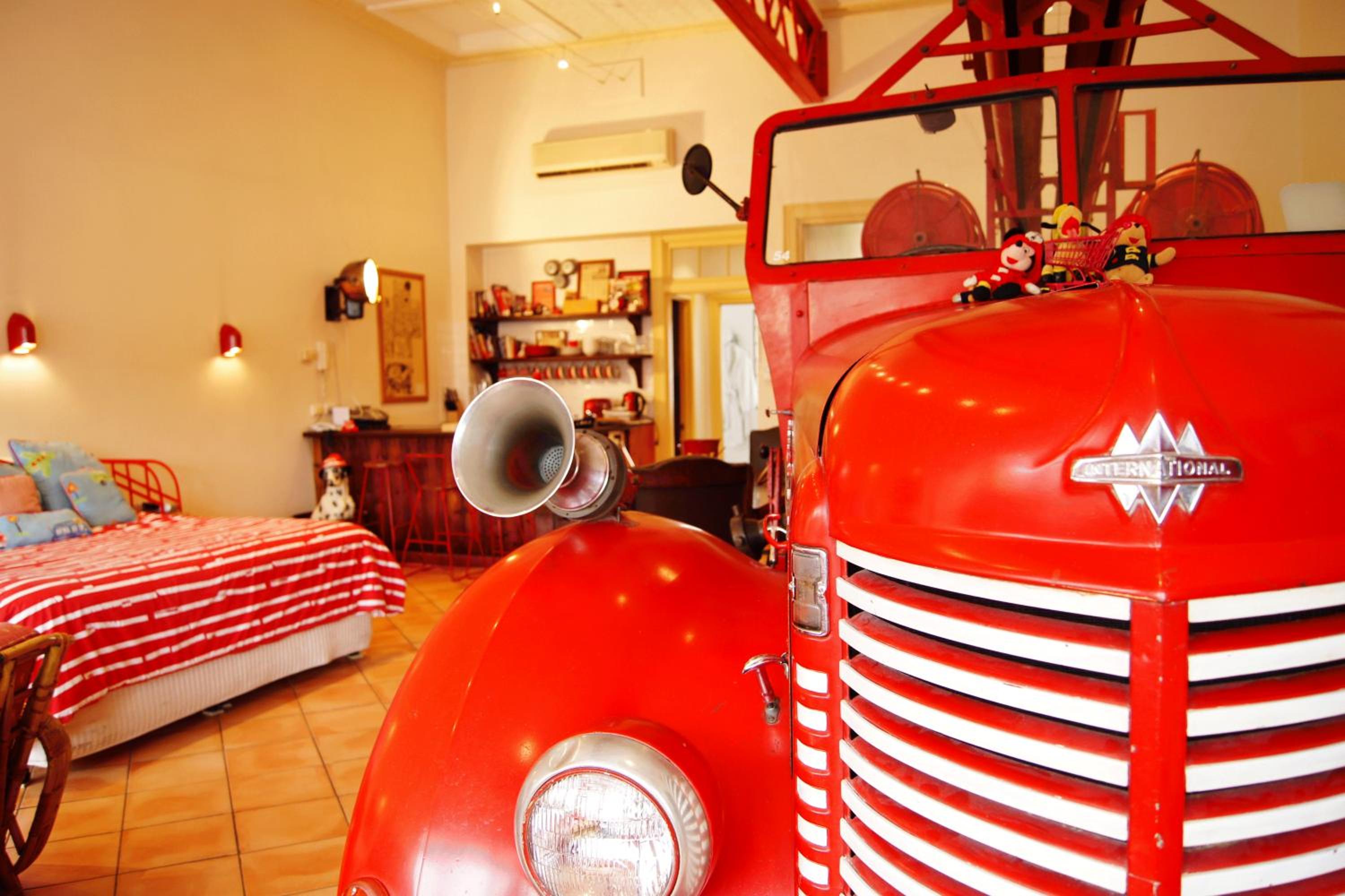 Fire Engine Spa Suite - Photo 28