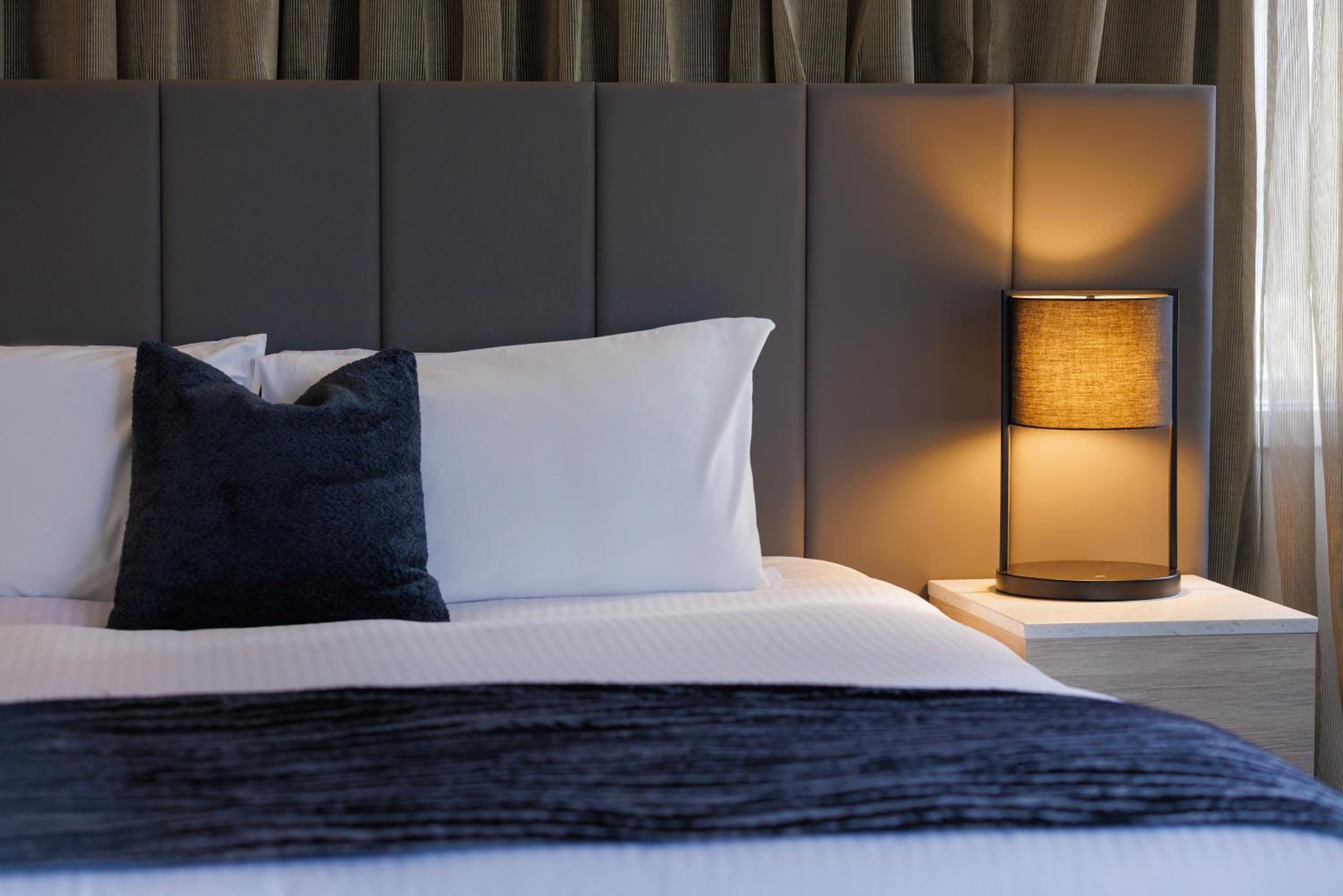 Premier King Room - Photo 8