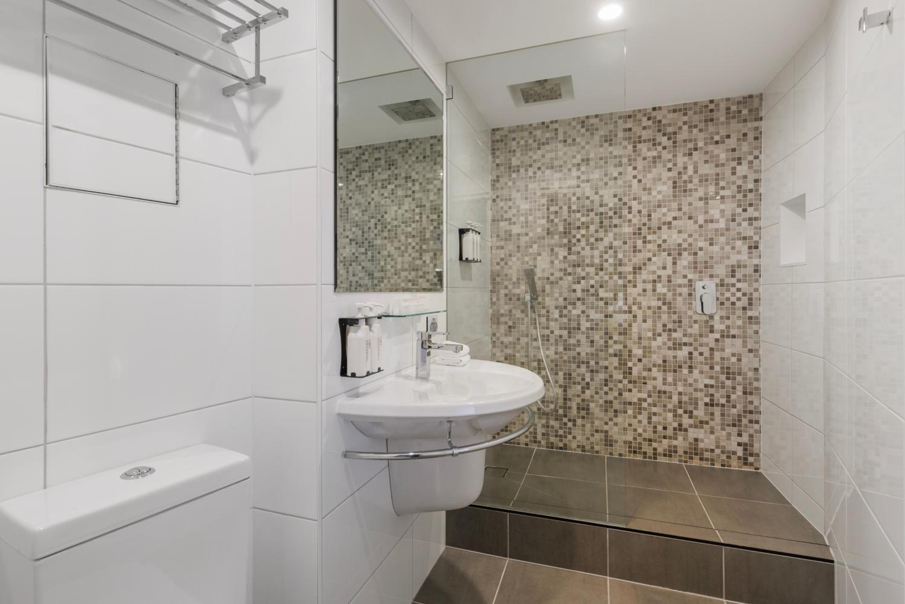 Premier King Room - Photo 6