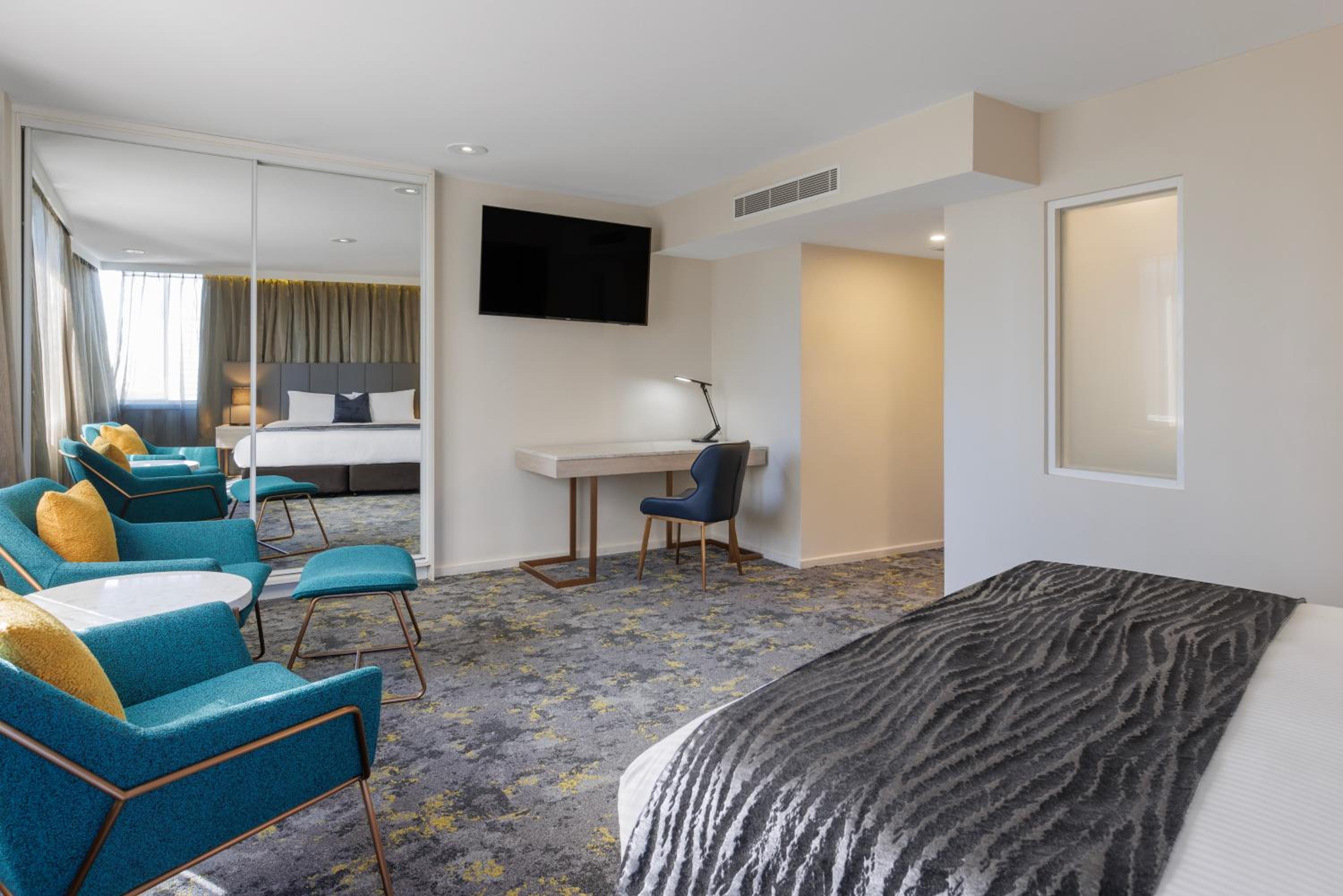 Premier King Room - Photo 4