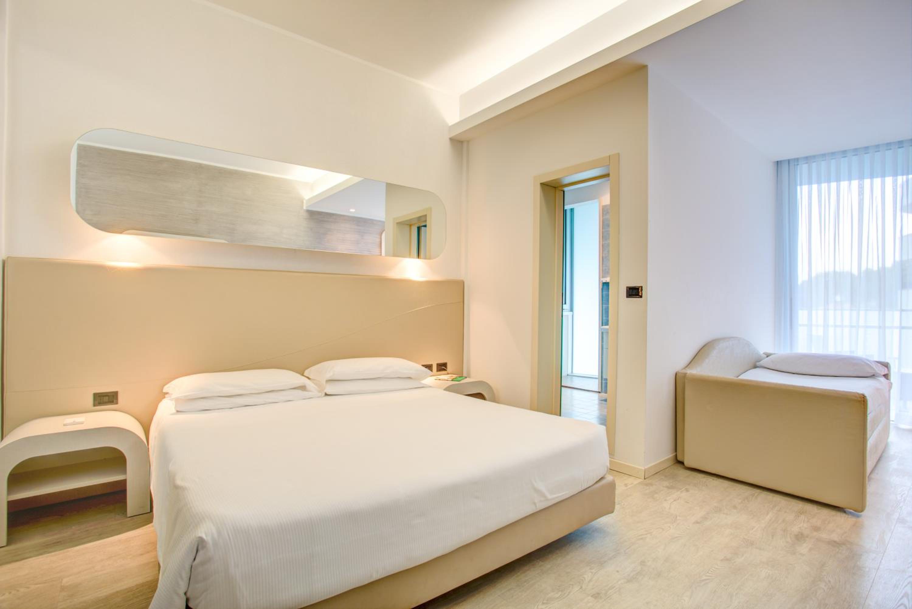 Superior Triple Room - Photo 7