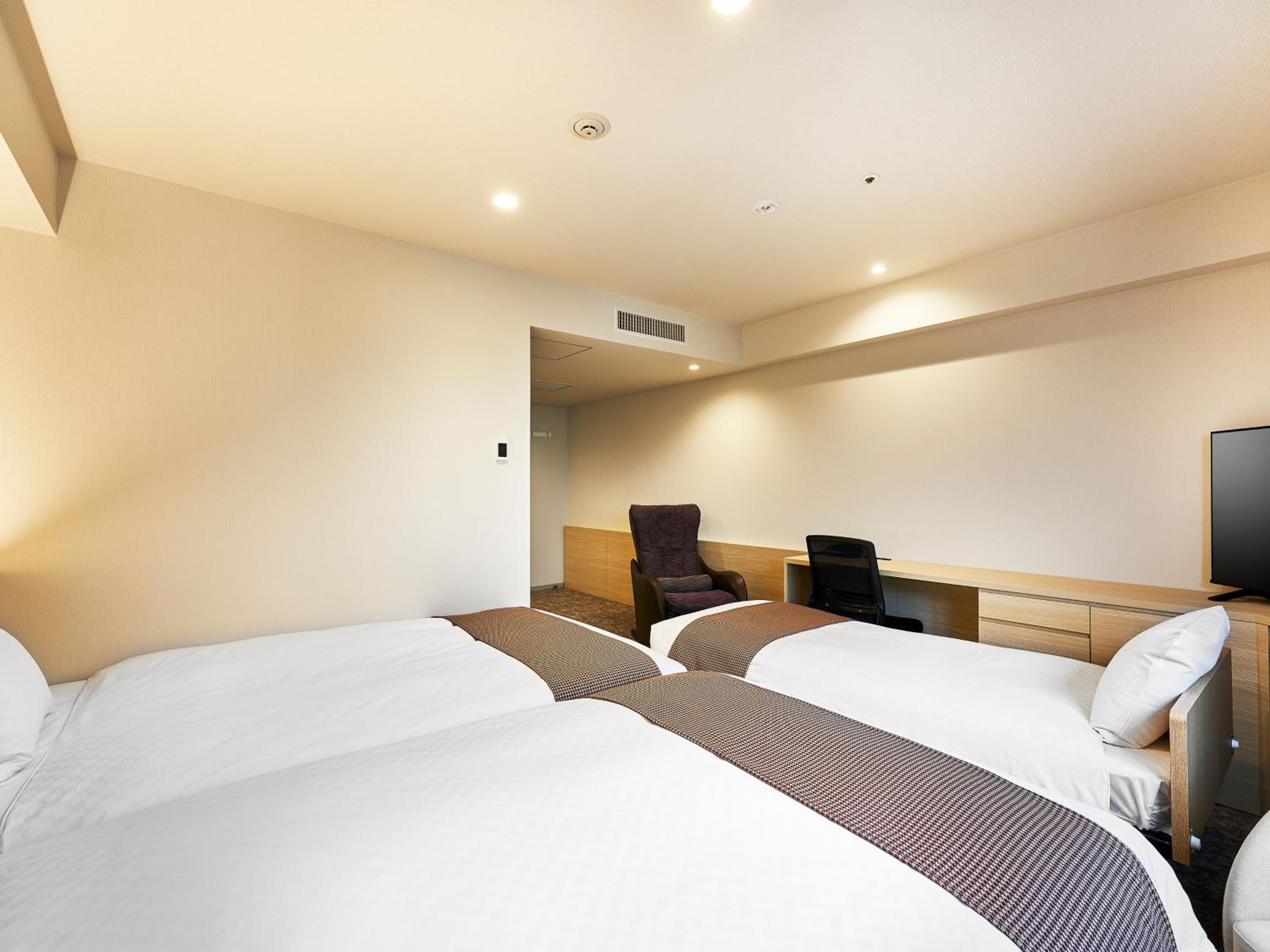 Triple Room  - Smoking - Photo 2