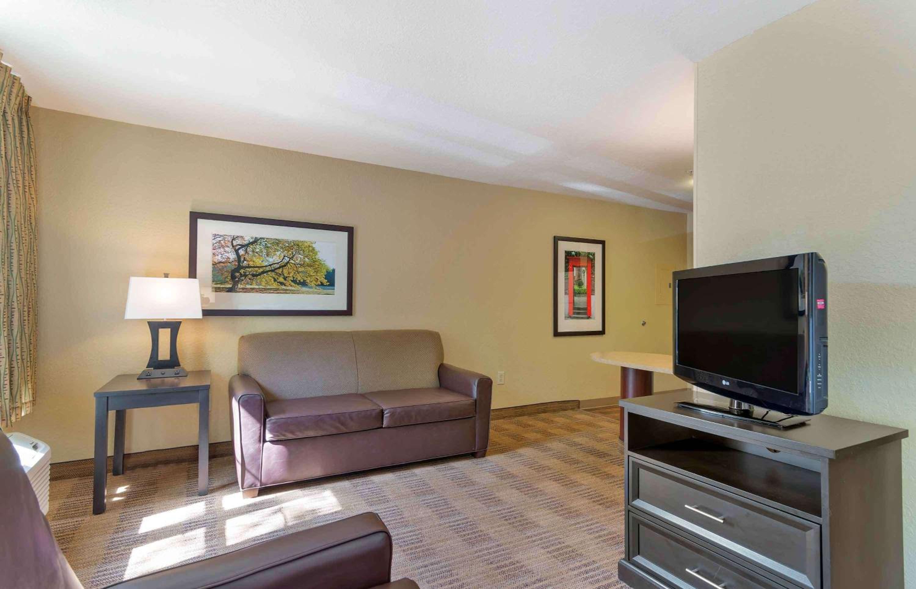 Deluxe Studio with 2 Double Beds - Non-Smoking - Photo 9