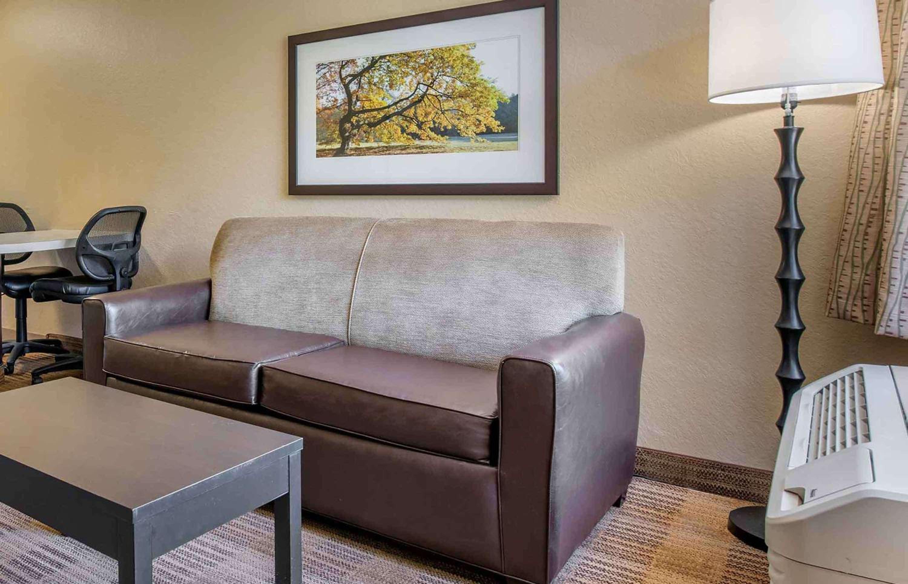 One Bedroom Suite - Non-Smoking - Photo 11
