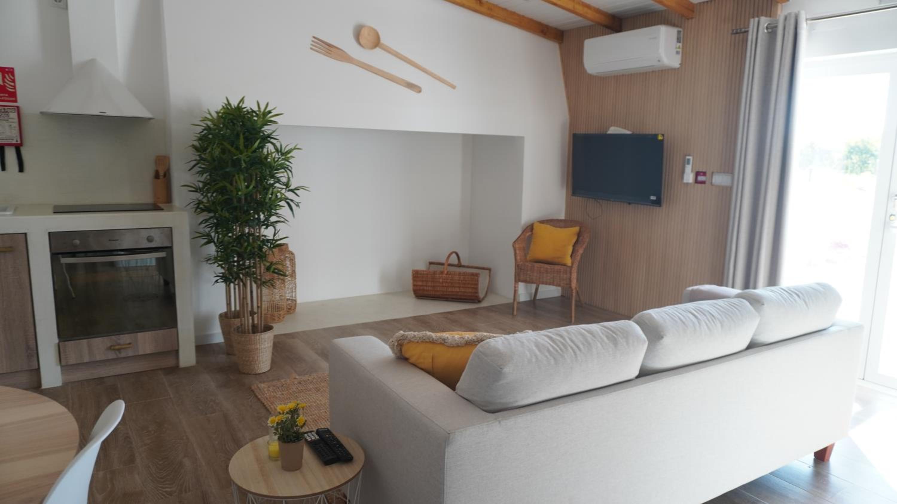 Two-Bedroom Apartment with Pool View photo 3