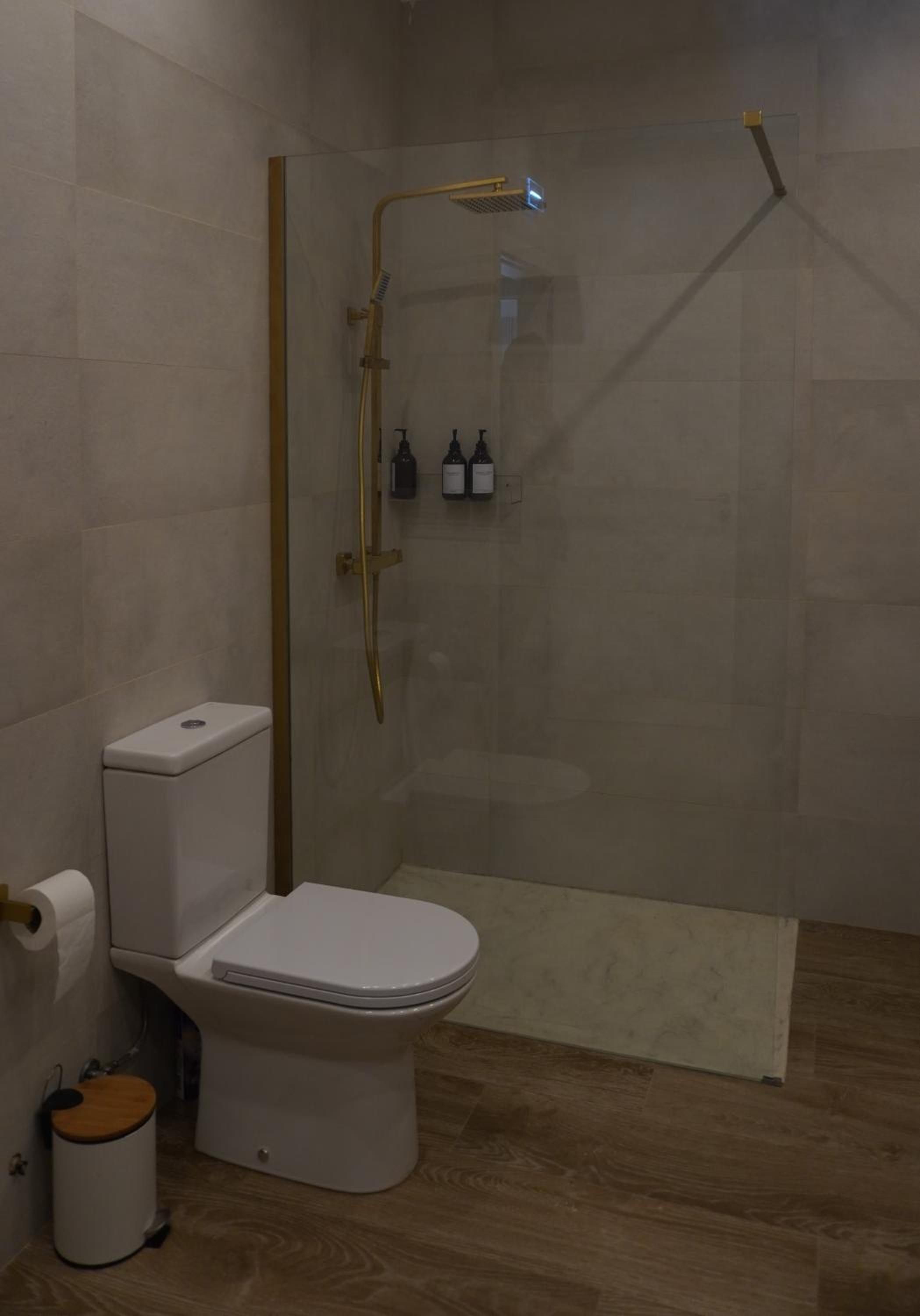 Two-Bedroom Apartment with Balcony photo 3