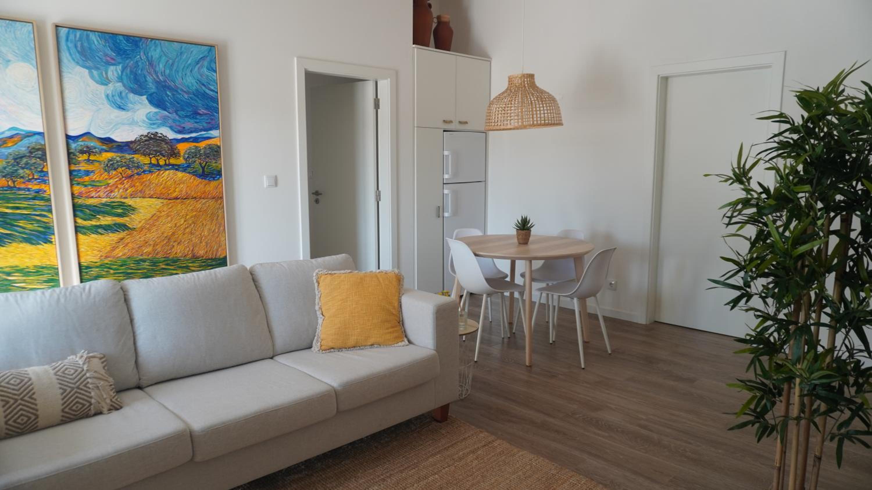 Two-Bedroom Apartment with Pool View photo 3