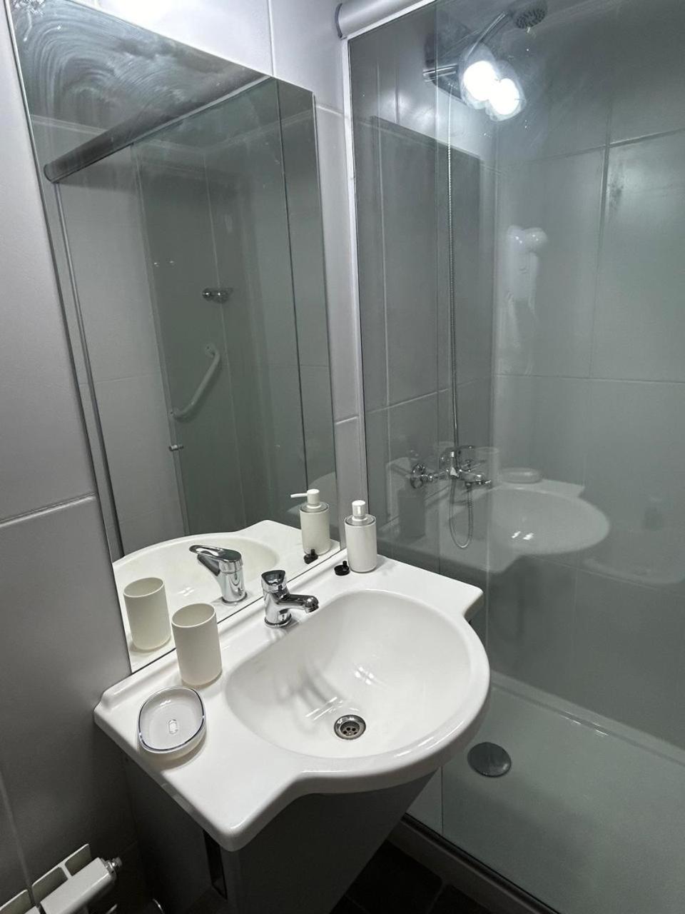 One-Bedroom Apartment photo 3