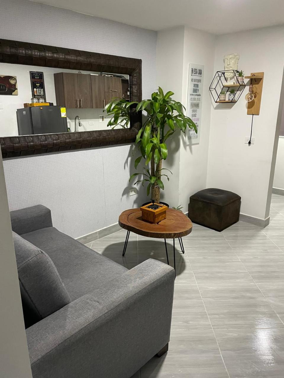 One-Bedroom Apartment photo 1