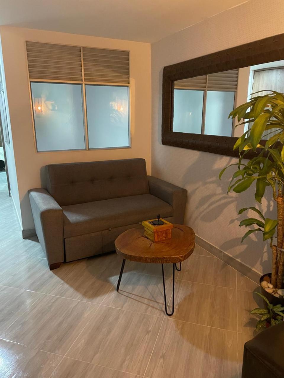 One-Bedroom Apartment photo 2