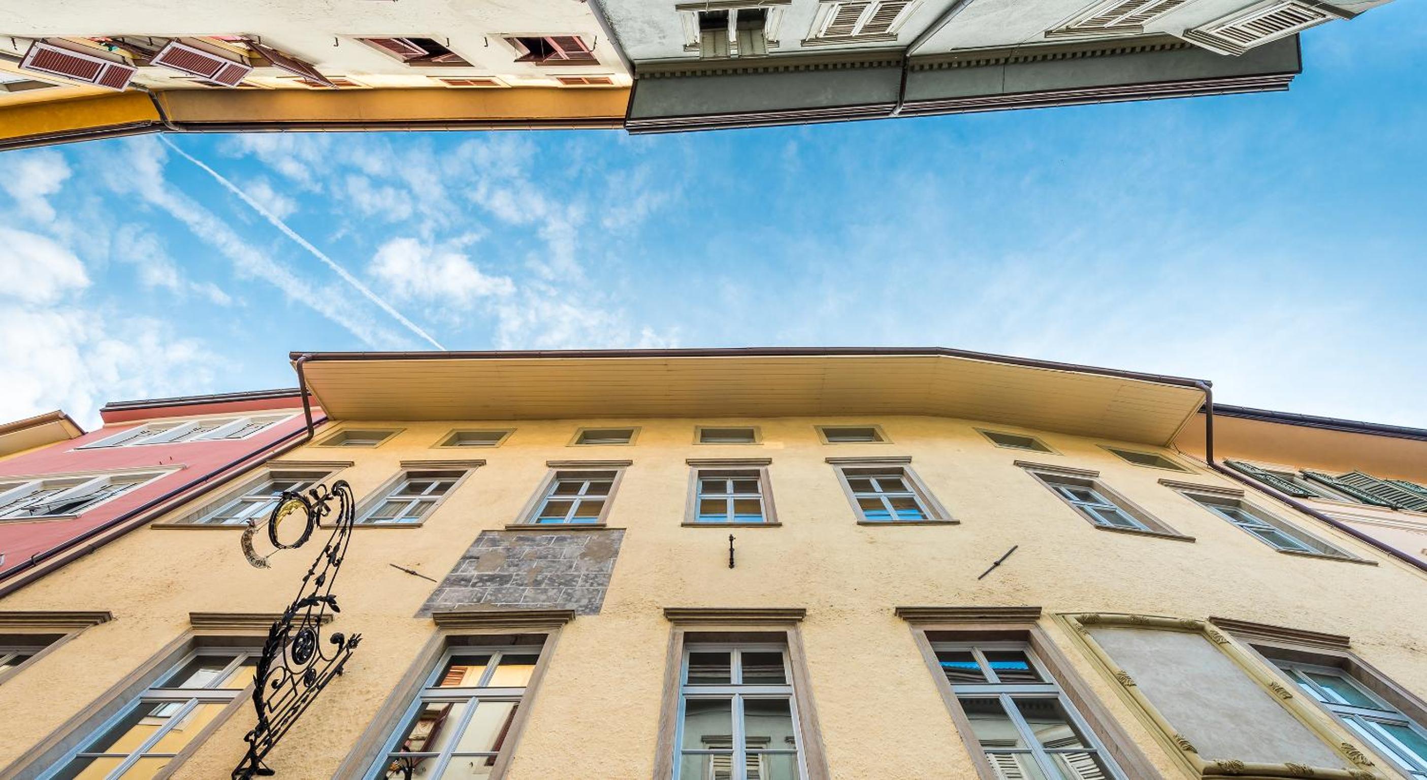 Apartment with Balcony photo 2