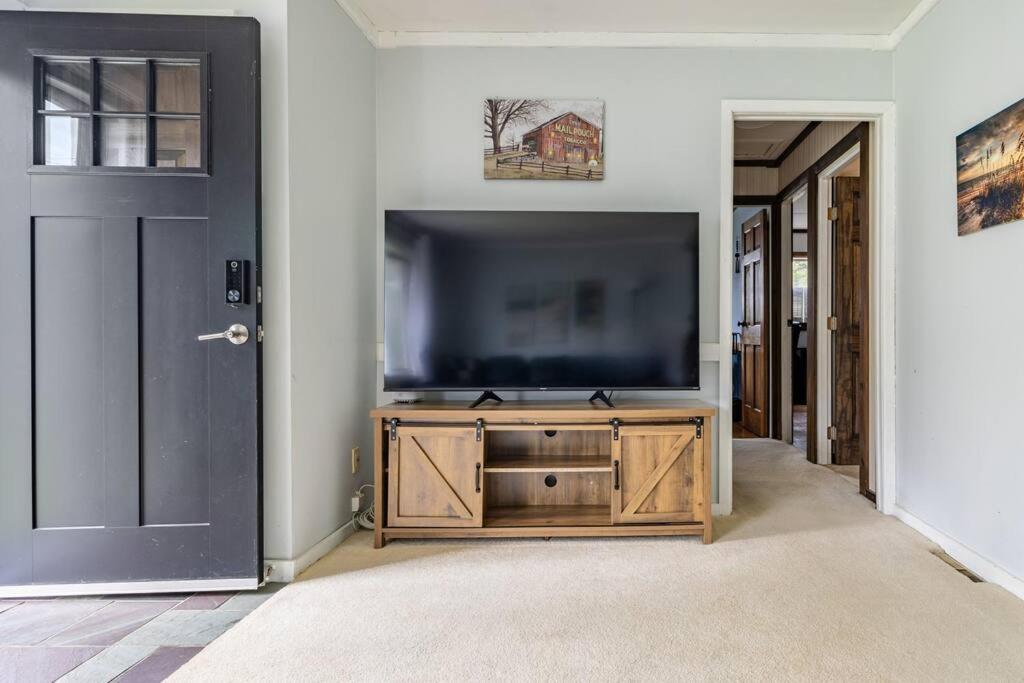 Three-Bedroom House photo 1