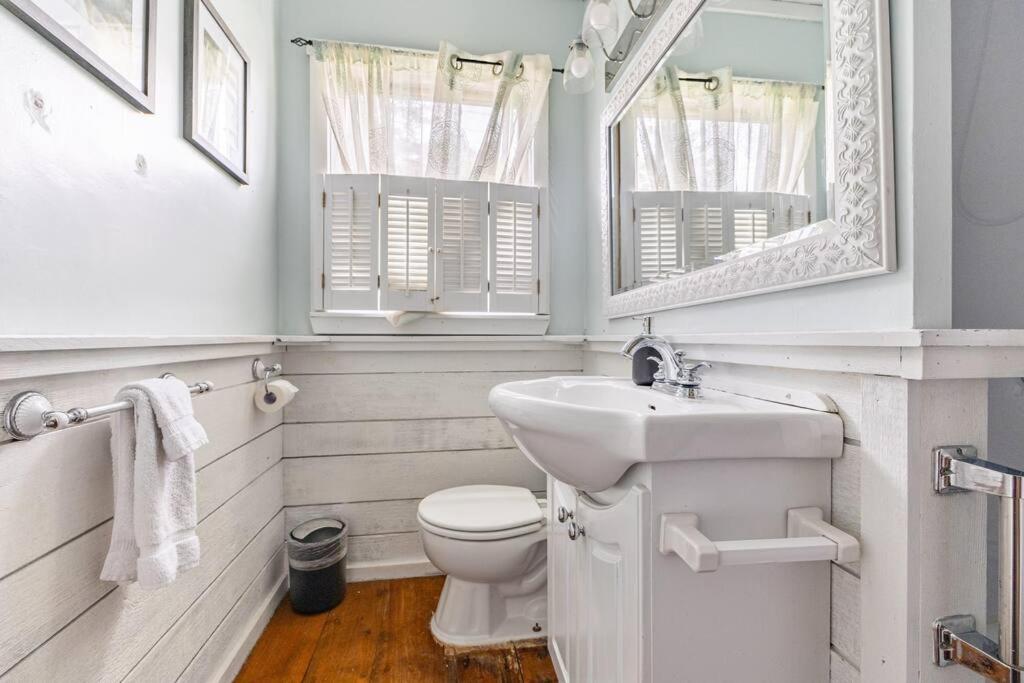Three-Bedroom House photo 2