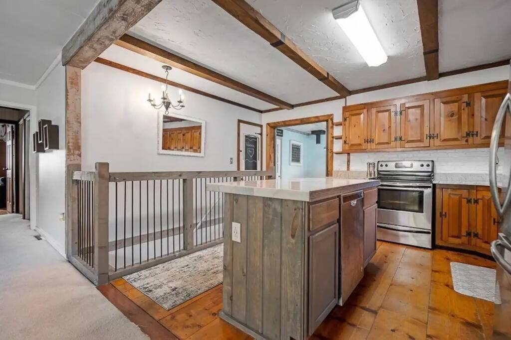Three-Bedroom House photo 3